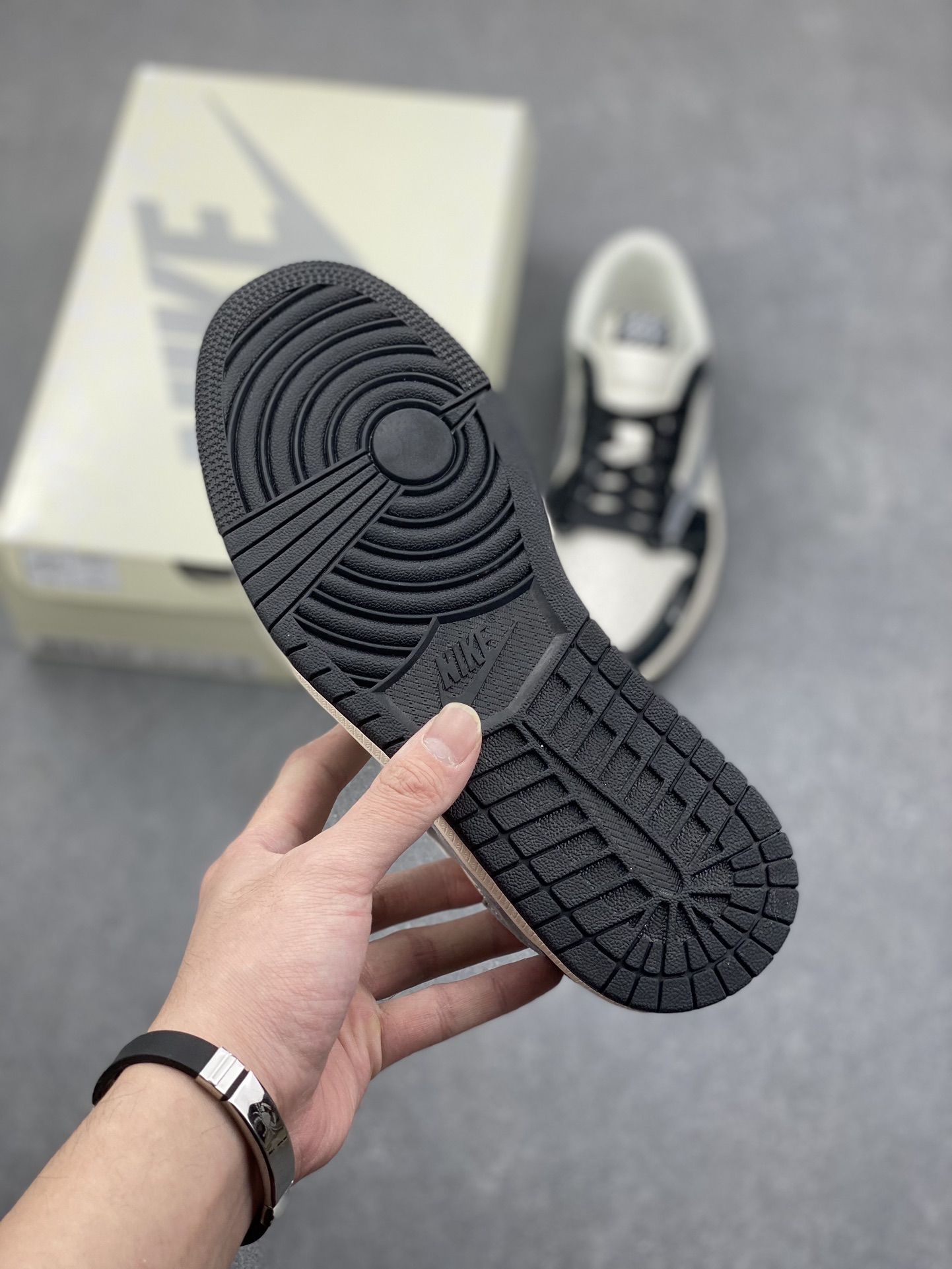 Travis Scott x Nike Air Jordan 1 Low Off-White Reverse Black Grey 7 i1733612405 8257 0