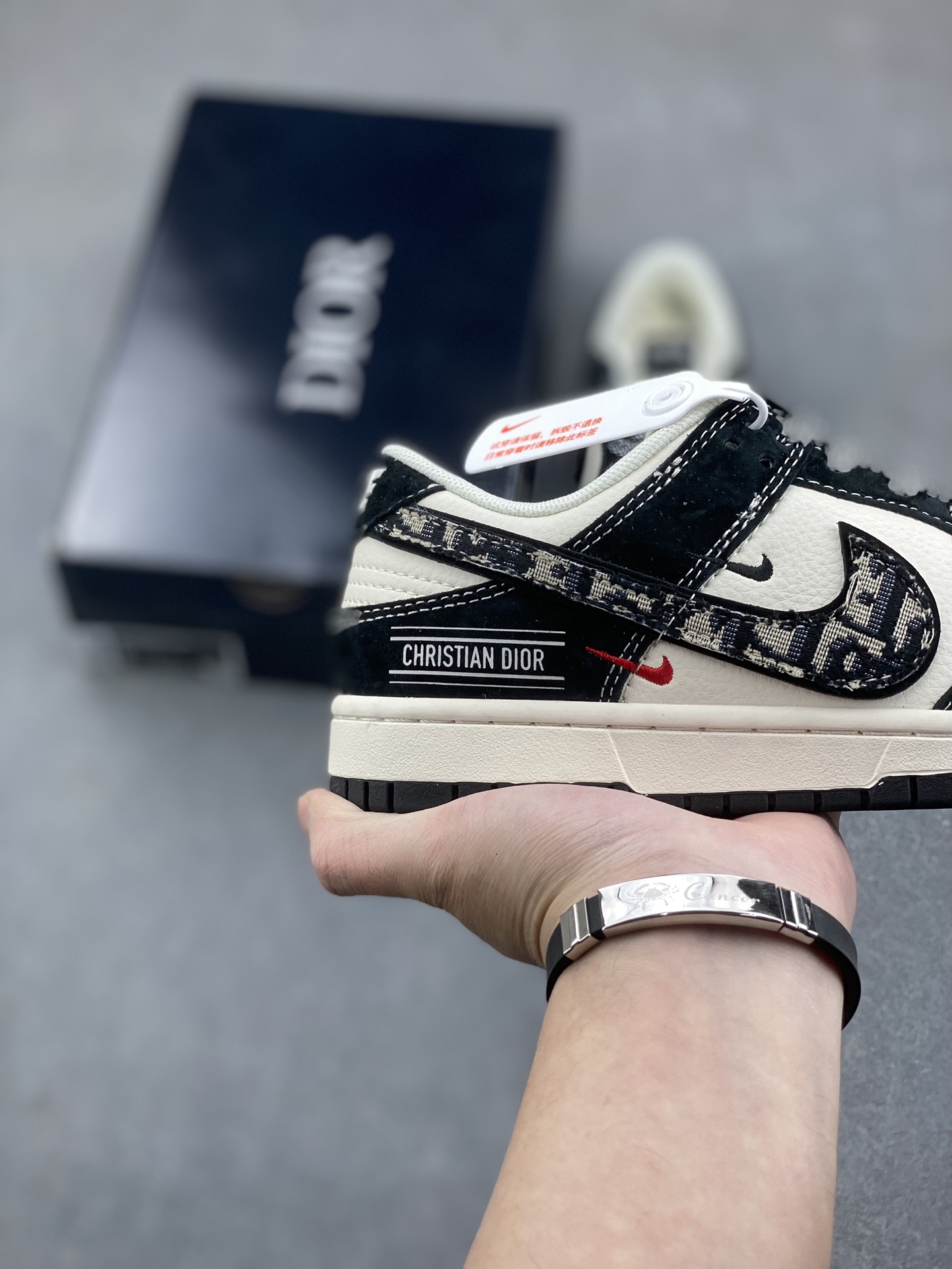 Nike SB Dunk Low x Dior Collaboration Sneakers - Premium Quality, Stylish Design 6 i1733938465 2246 6
