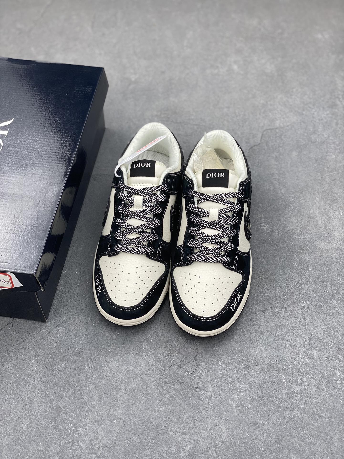 Nike SB Dunk Low x Dior Collaboration Sneakers - Premium Quality, Stylish Design 9 i1733938465 4244 7