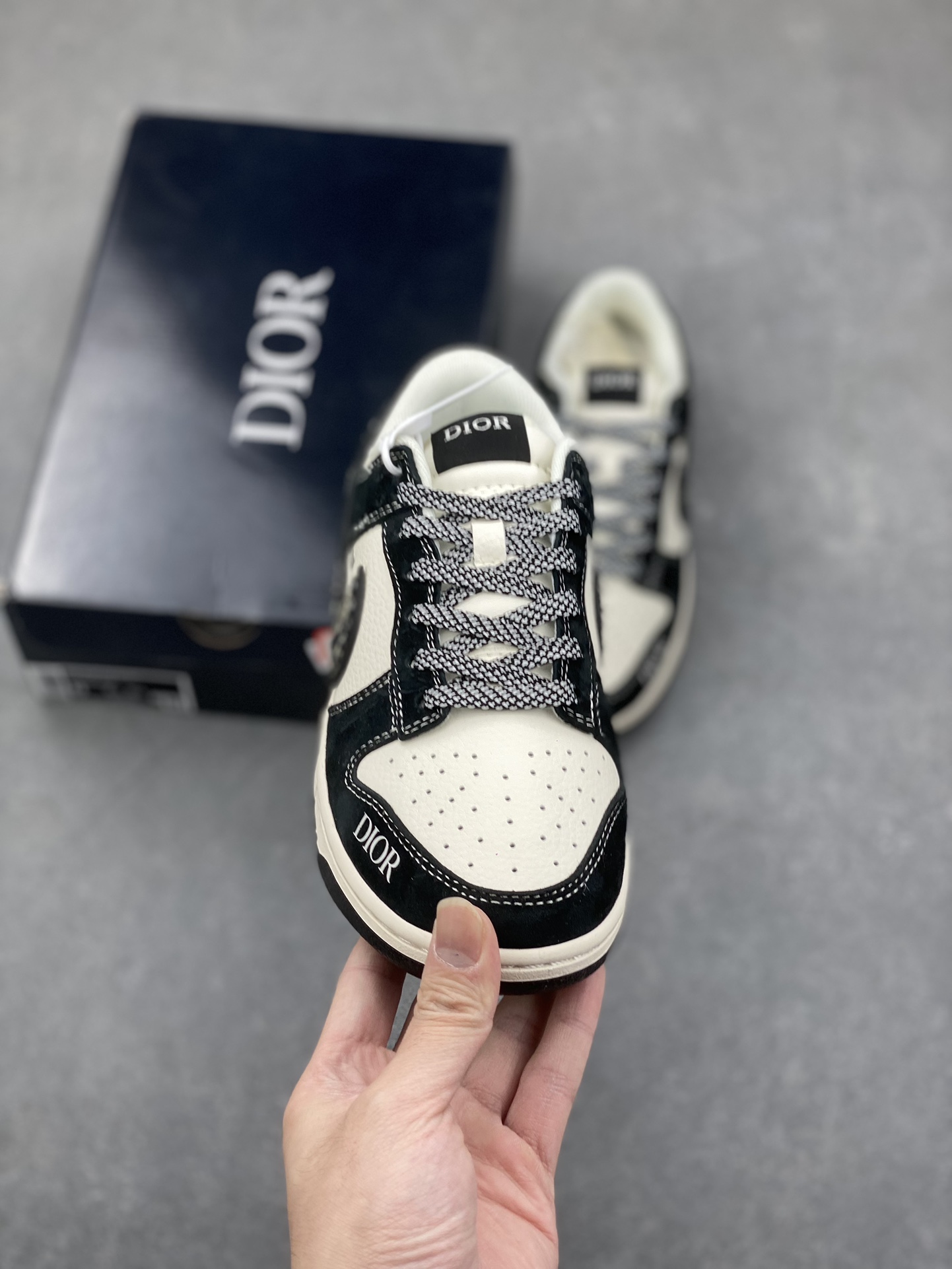 Nike SB Dunk Low x Dior Collaboration Sneakers - Premium Quality, Stylish Design 3 i1733938465 4980 5