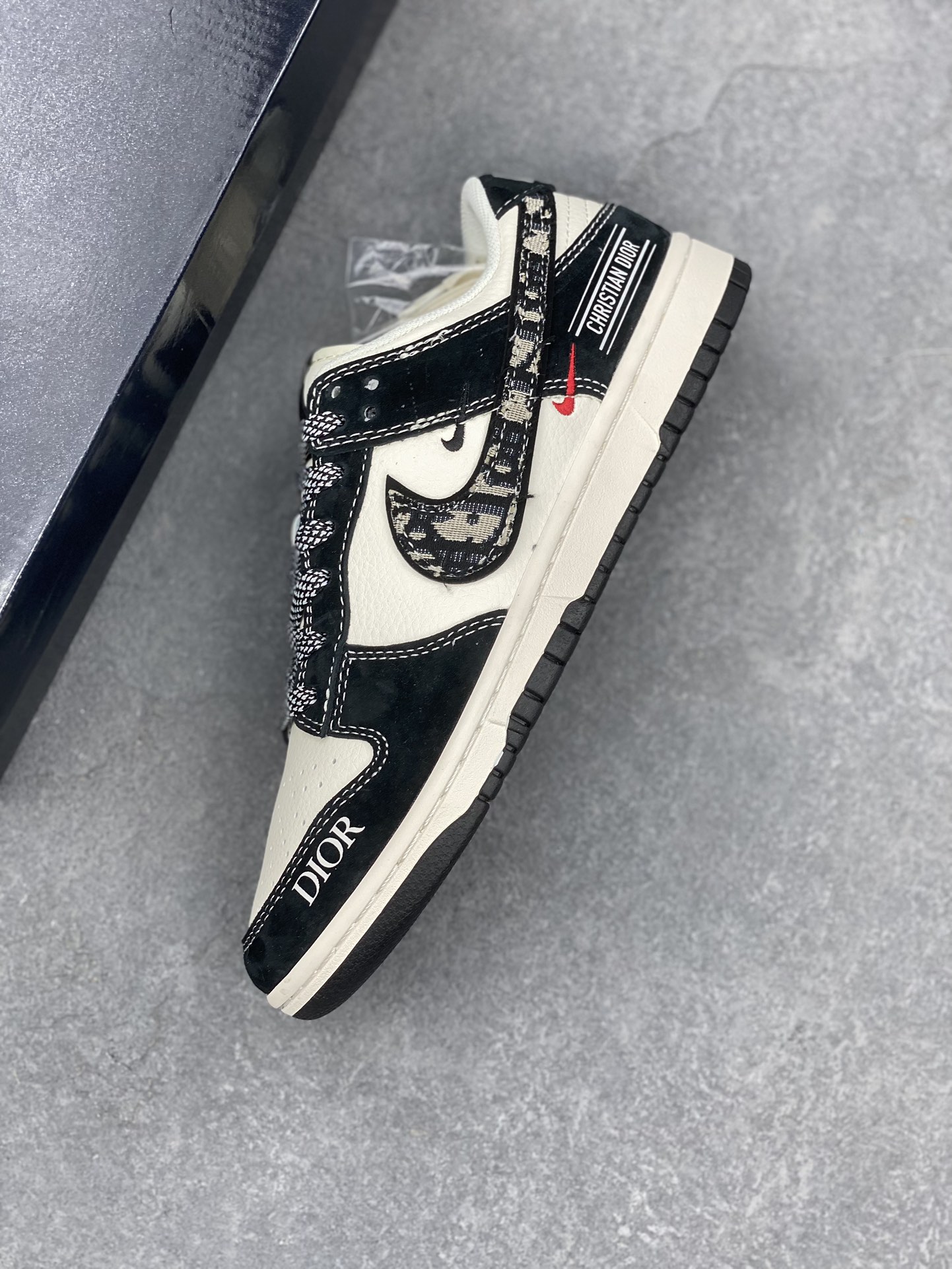 Nike SB Dunk Low x Dior Collaboration Sneakers - Premium Quality, Stylish Design 8 i1733938465 5464 4