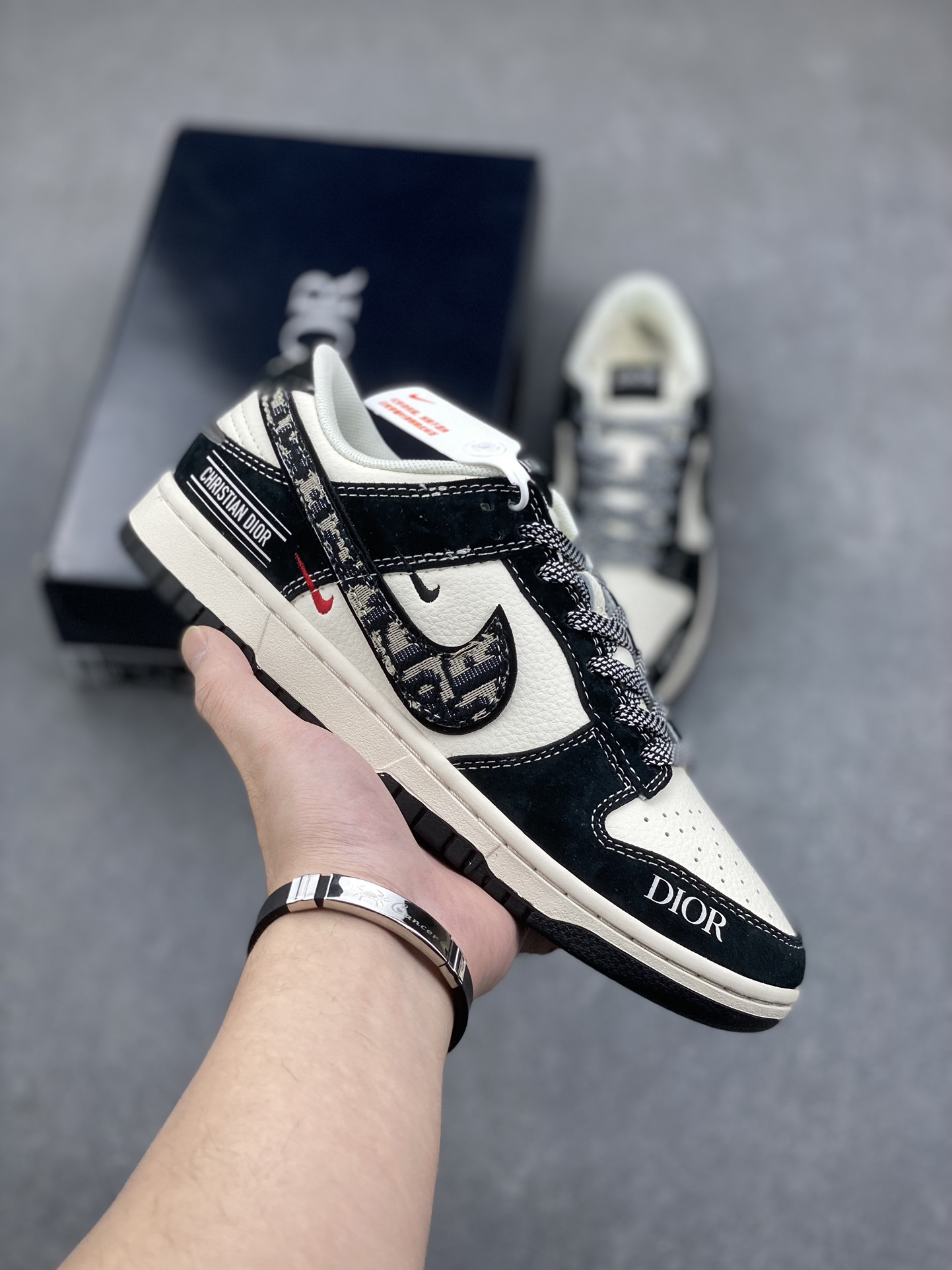 Nike SB Dunk Low x Dior Collaboration Sneakers - Premium Quality, Stylish Design 2 i1733938465 6655 1