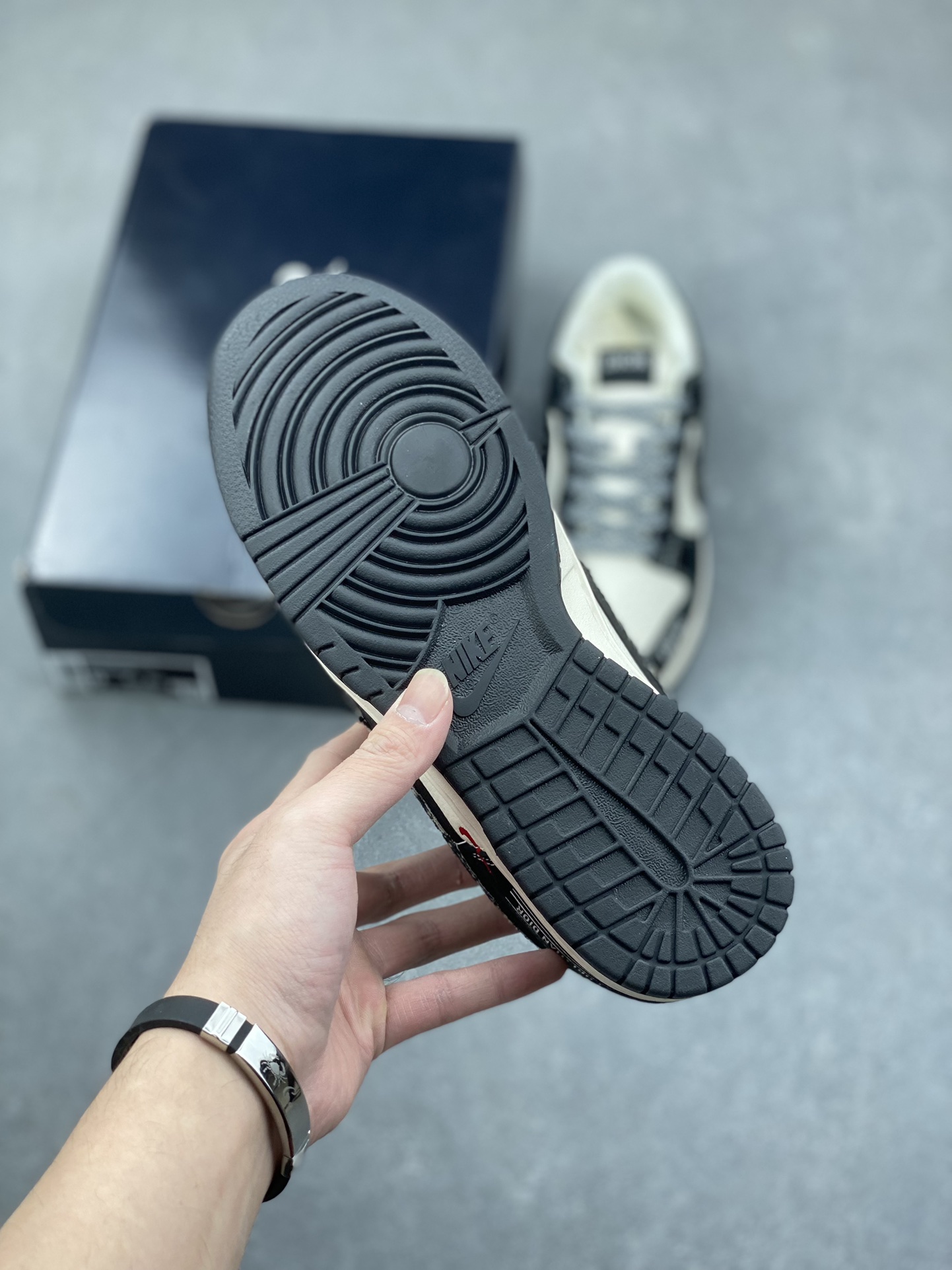 Nike SB Dunk Low x Dior Collaboration Sneakers - Premium Quality, Stylish Design 7 i1733938465 7438 0