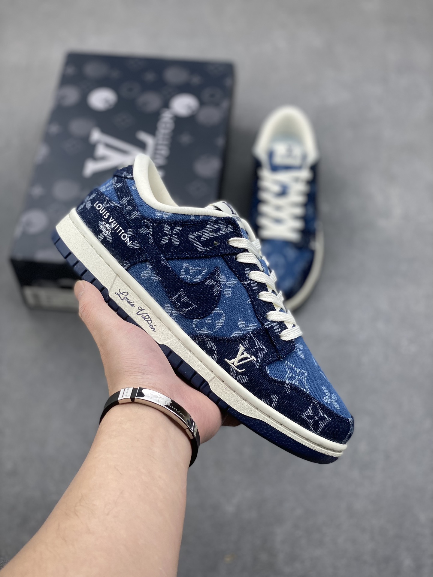Louis Vuitton x NK SB Dunk Low Blue Denim Casual Sneakers 2 i1733938790 1900 8