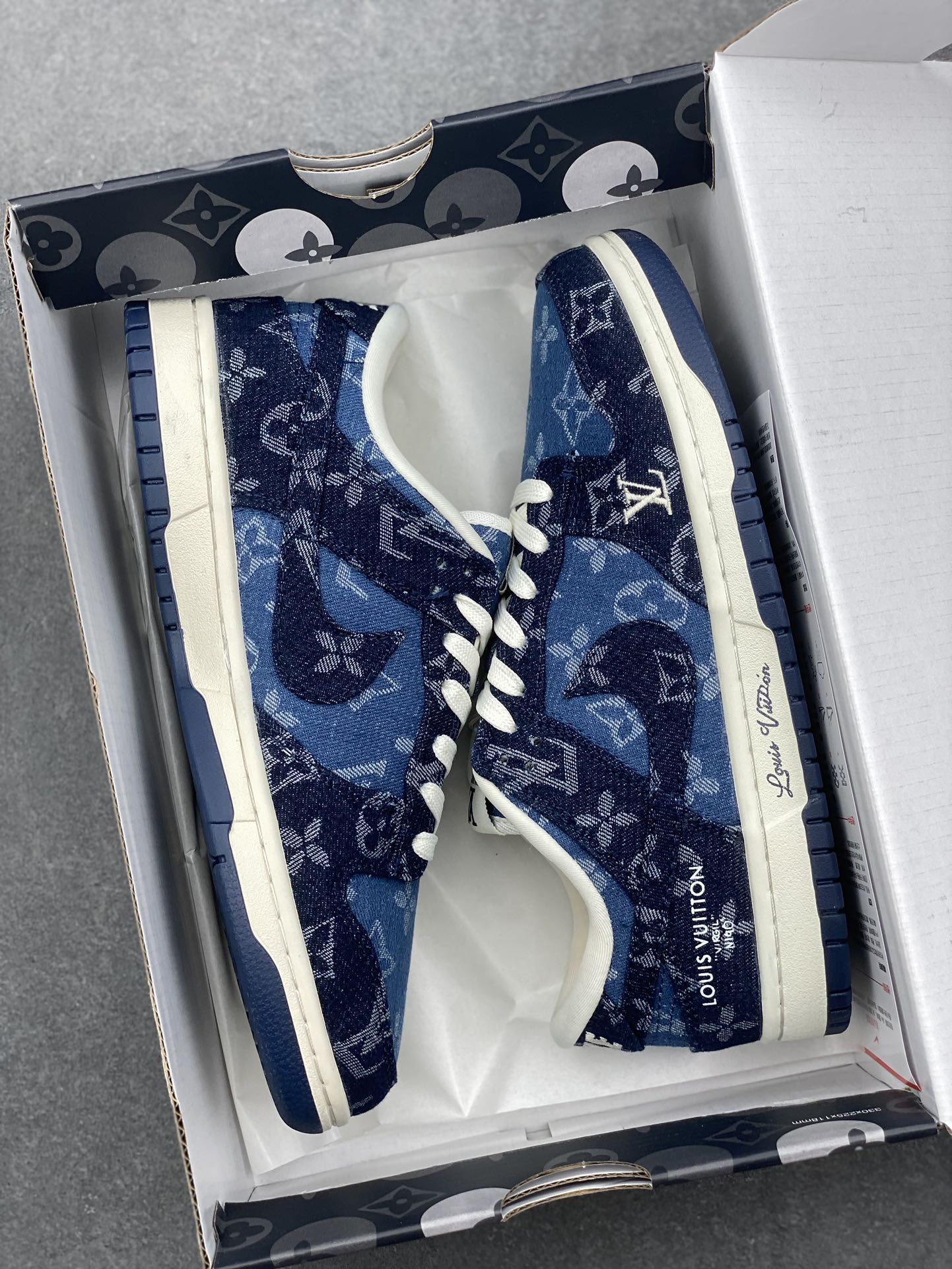 Louis Vuitton x NK SB Dunk Low Blue Denim Casual Sneakers 10 i1733938790 2067 2