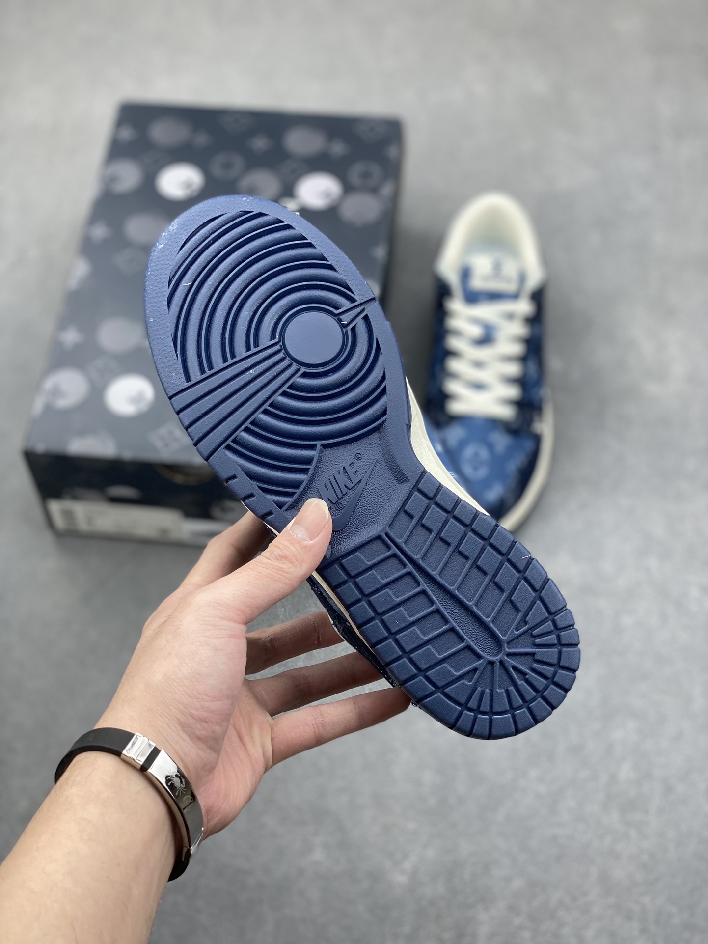 Louis Vuitton x NK SB Dunk Low Blue Denim Casual Sneakers 7 i1733938790 2160 3