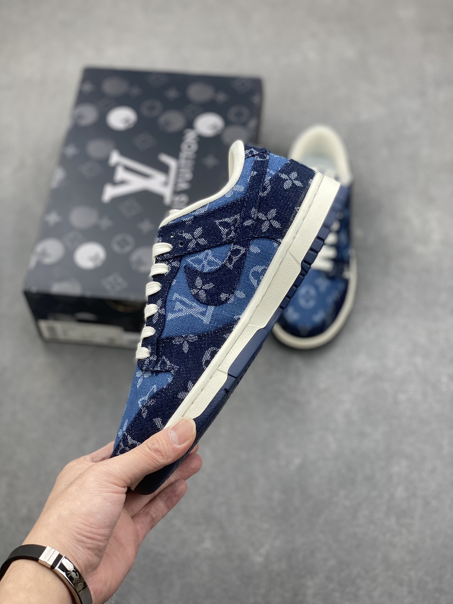 Louis Vuitton x NK SB Dunk Low Blue Denim Casual Sneakers 4 i1733938790 4656 0