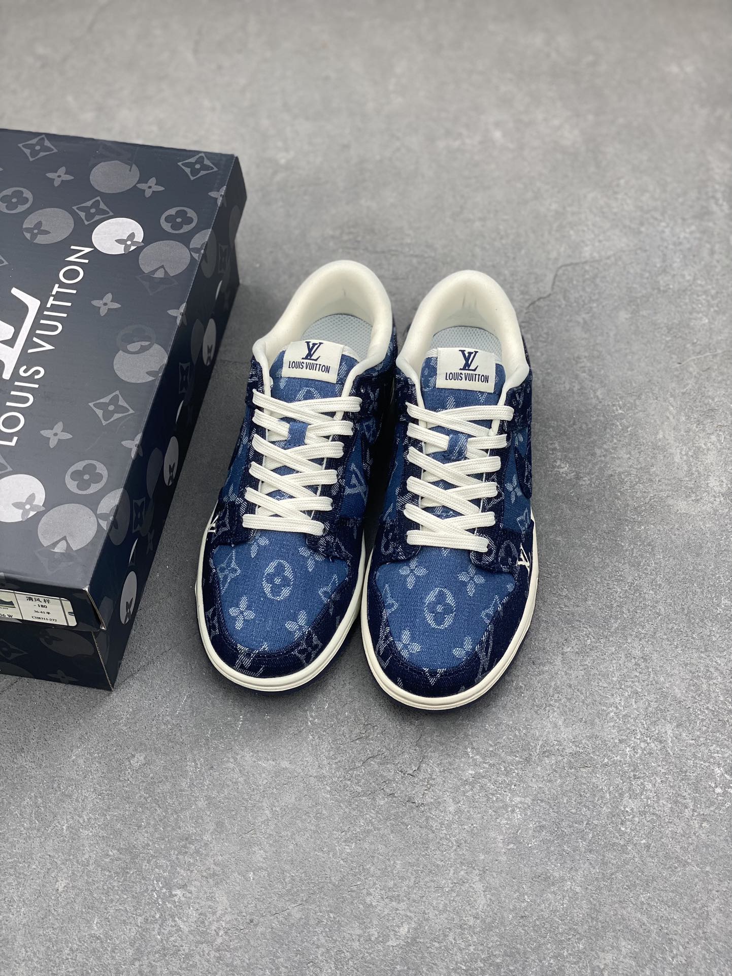 Louis Vuitton x NK SB Dunk Low Blue Denim Casual Sneakers 9 i1733938790 5317 4