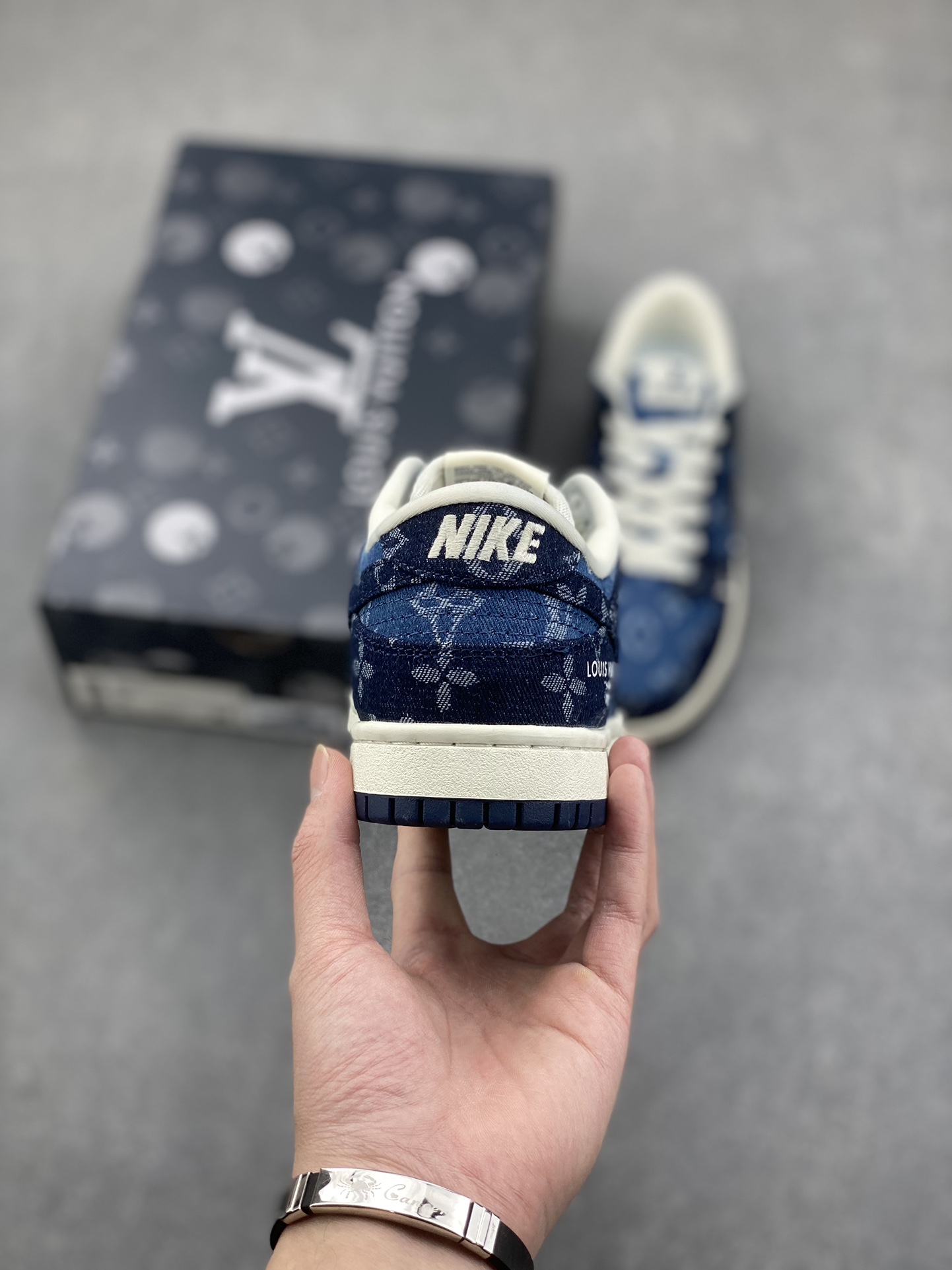 Louis Vuitton x NK SB Dunk Low Blue Denim Casual Sneakers 5 i1733938790 7065 1