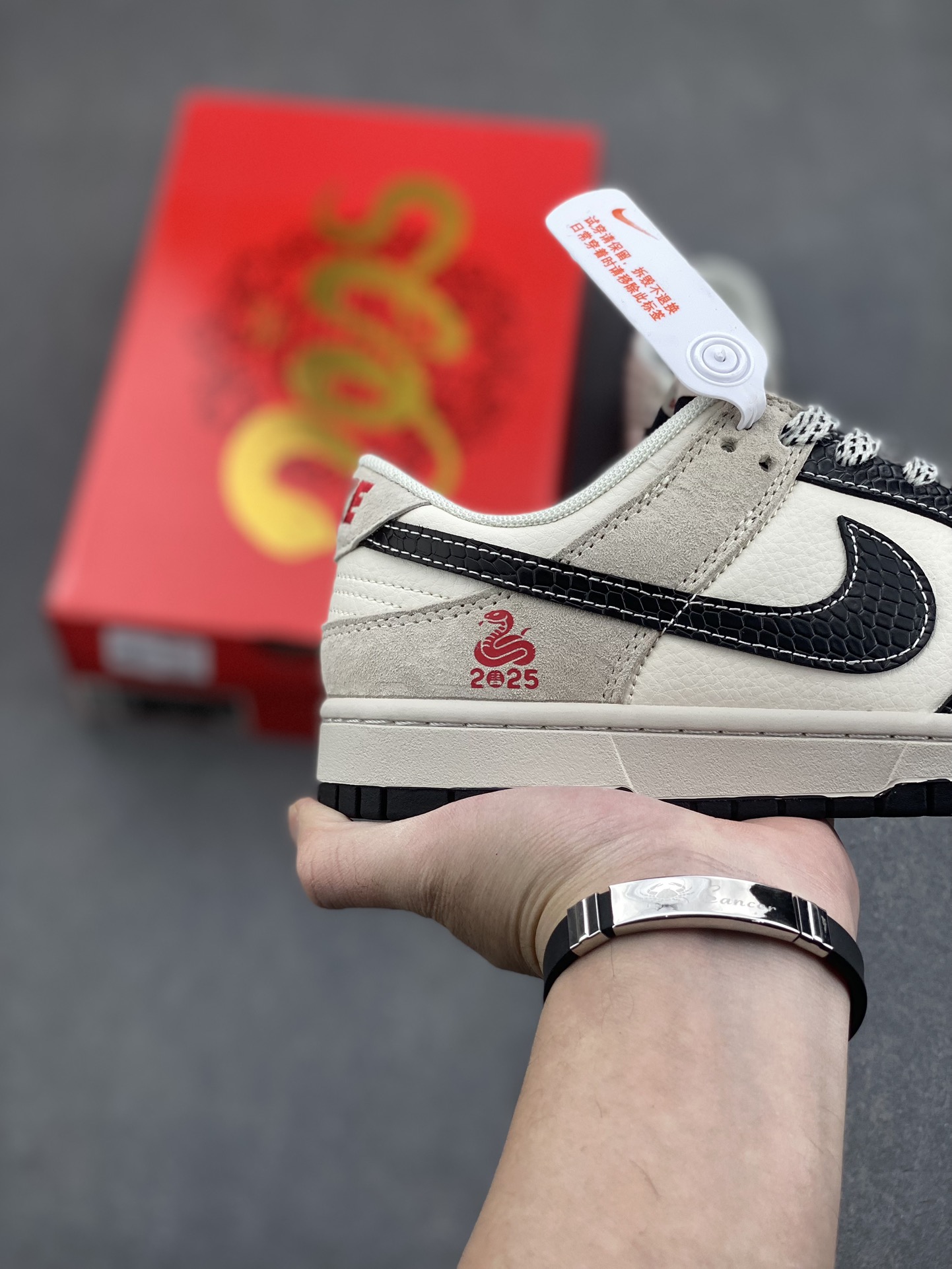 Nike SB Dunk Low Year of the Snake Limited Edition Skateboarding Shoes 6 i1734110232 6230 2