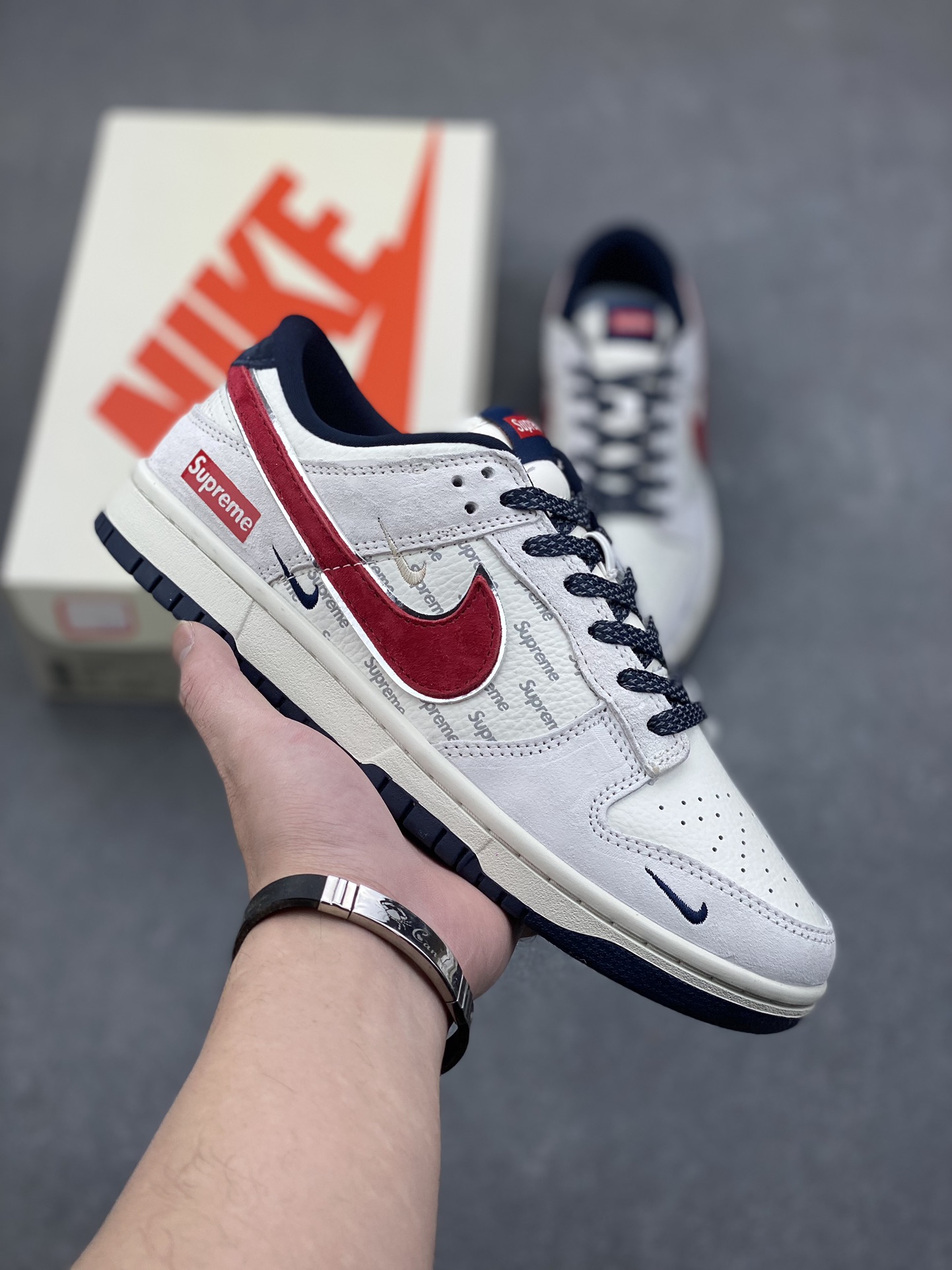 特 海外爆款限量发售!公司级 Nike SB Dunk Low“ Supreme联名——灰猪八红勾” 周年高端定制 低帮休闲板鞋 定制鞋盒 大厂纯原品质出货 超高清洁度 皮料切割干净无任何毛边 细节完美 货号:CH8311-232