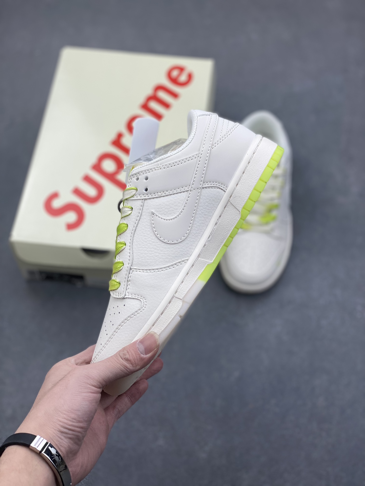 Nike SB Dunk Low Supremee BB8675-109B 4 i1734454958 3537 0