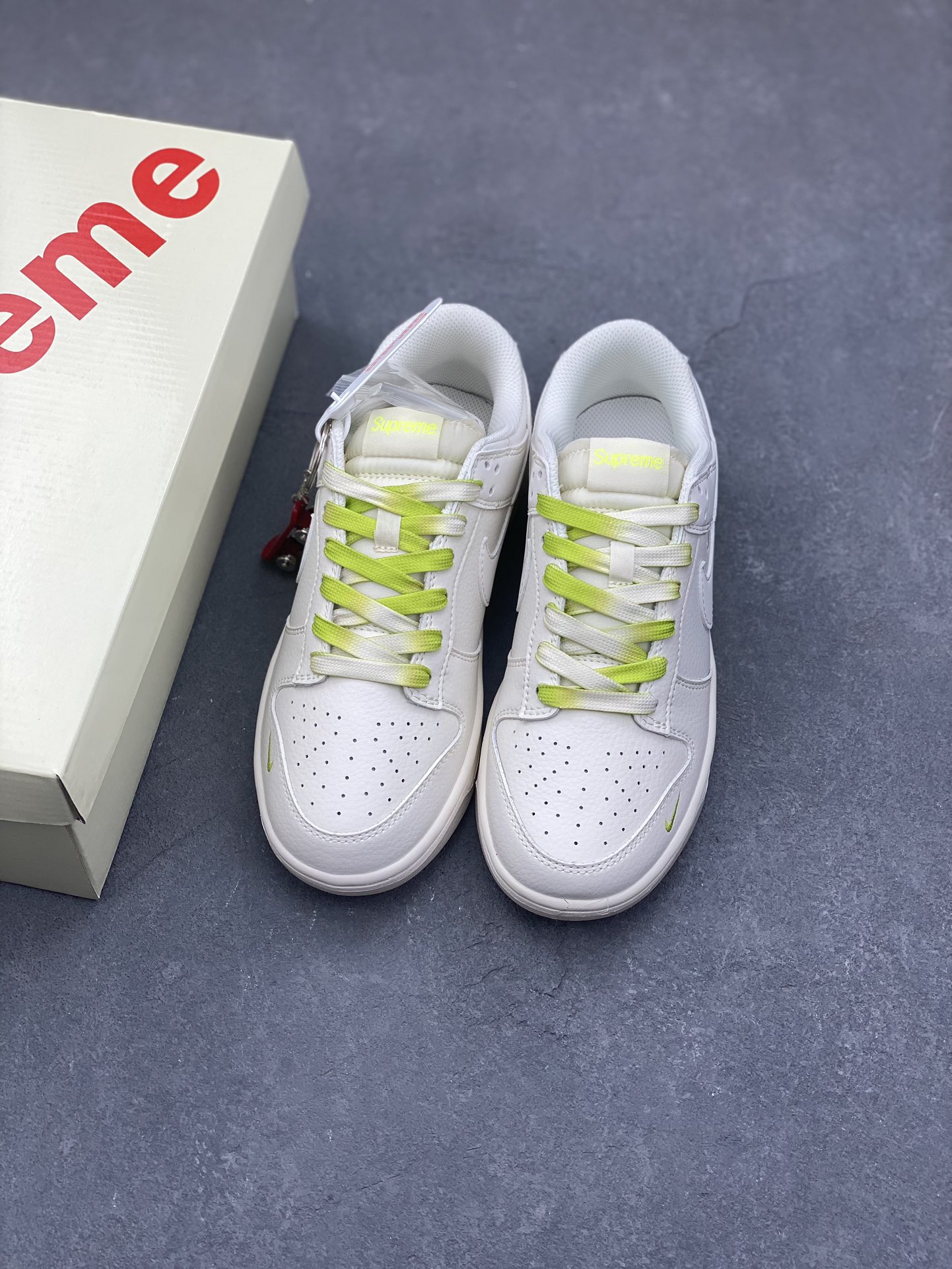 Nike SB Dunk Low Supremee BB8675-109B 9 i1734454959 7210 5