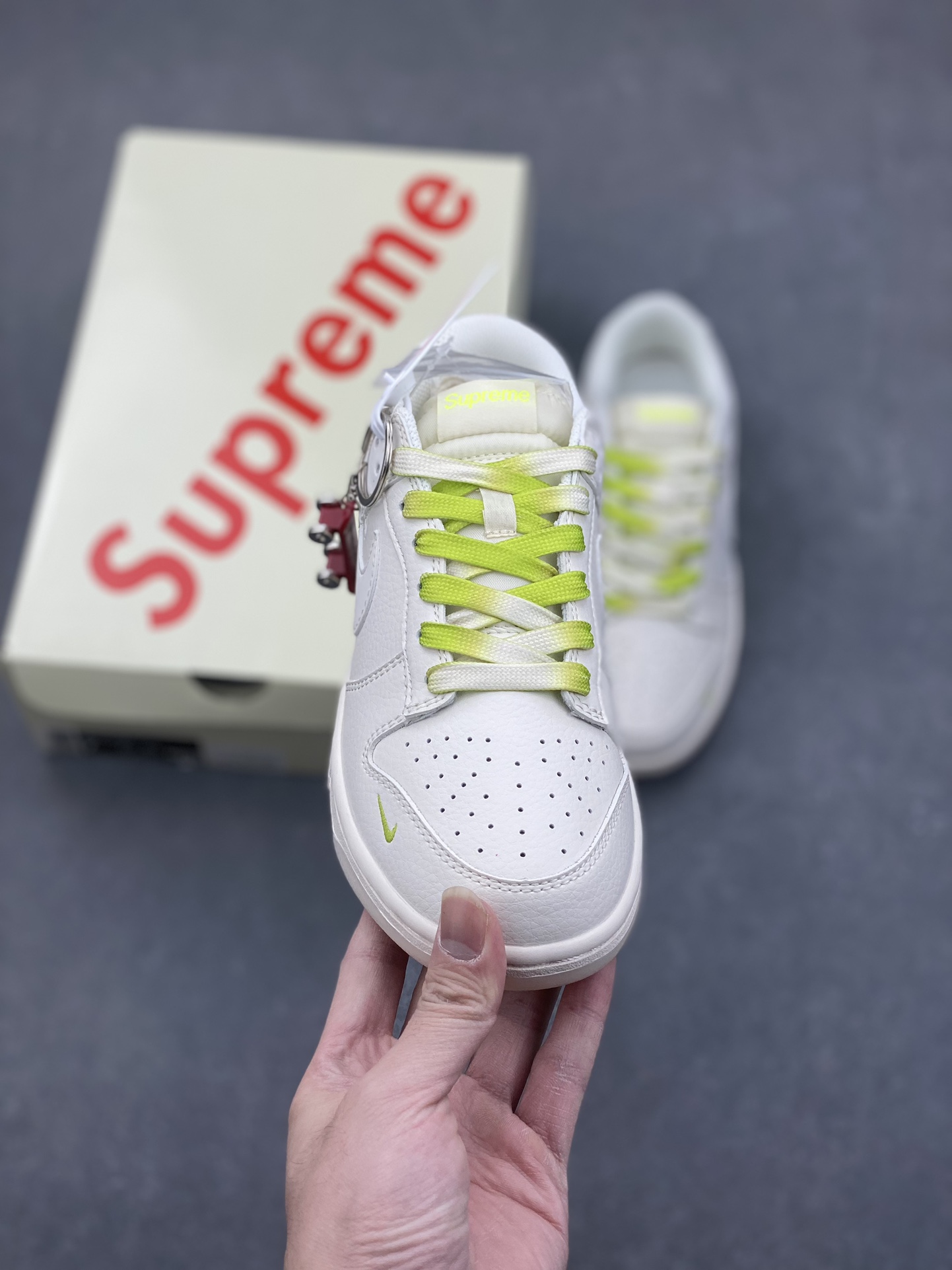Nike SB Dunk Low Supremee BB8675-109B 3 i1734454959 7468 7