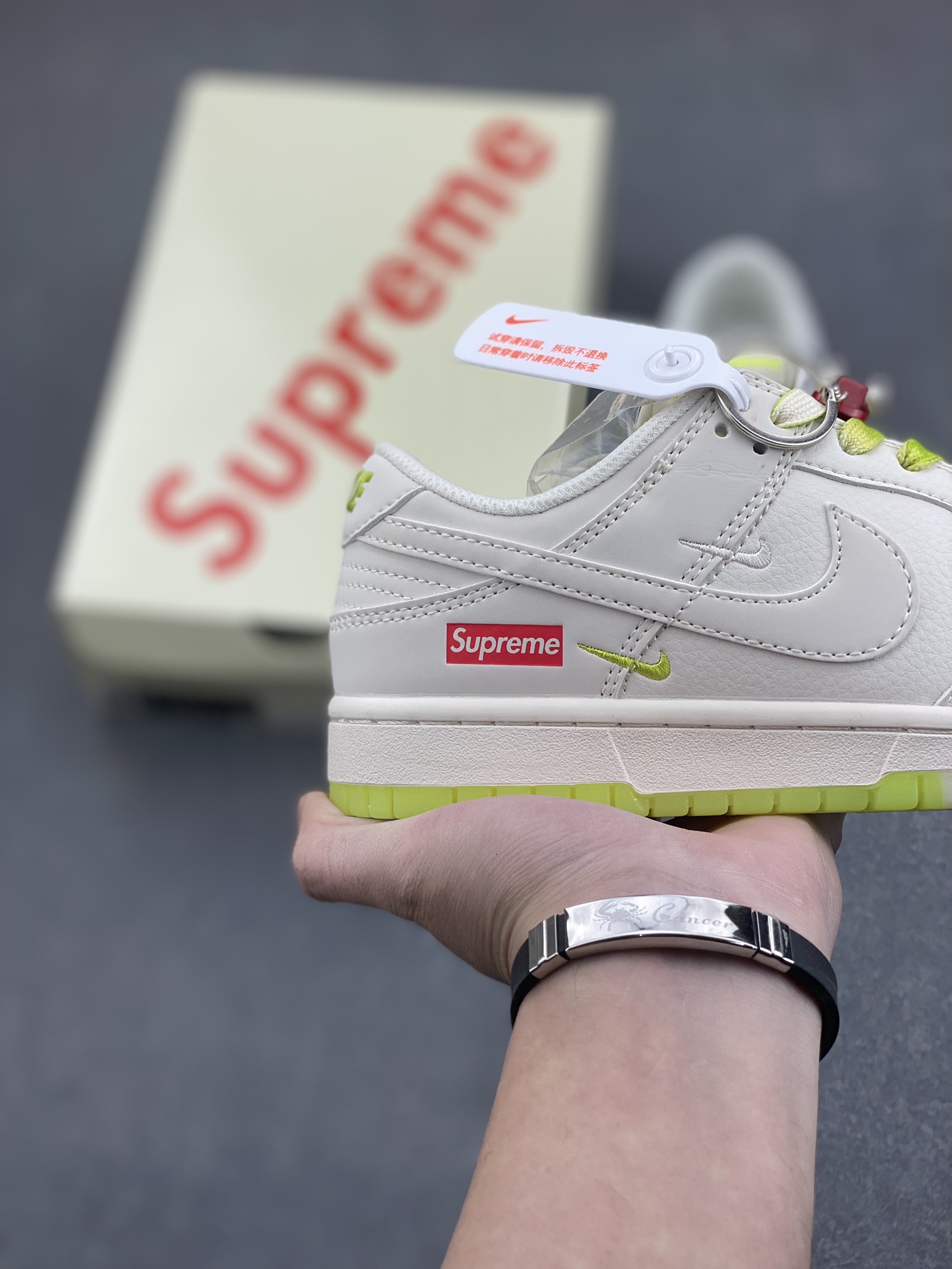 Nike SB Dunk Low Supremee BB8675-109B 6 i1734454959 8846 2