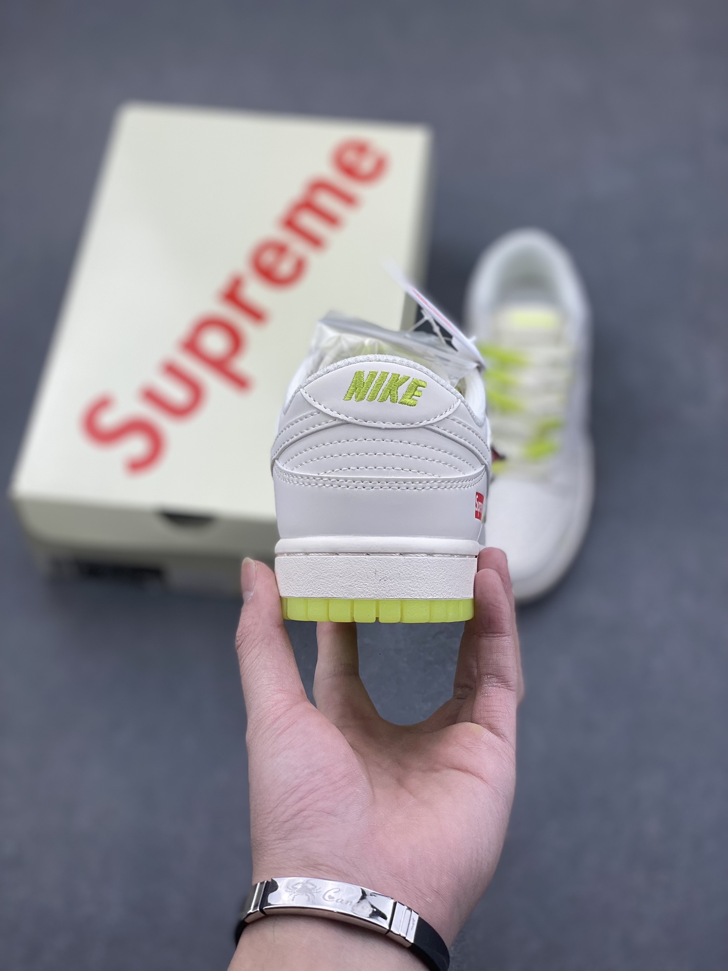Nike SB Dunk Low Supremee BB8675-109B 5 i1734454959 9336 1