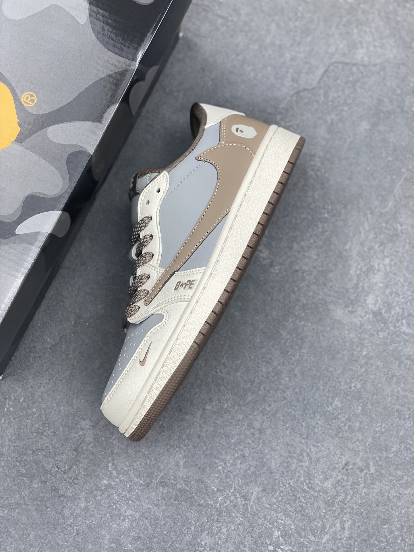 Travis Scott x Fragment Design x Air Jordan 1 Low OG SP Bape—— 7 i1734556130 2685 3
