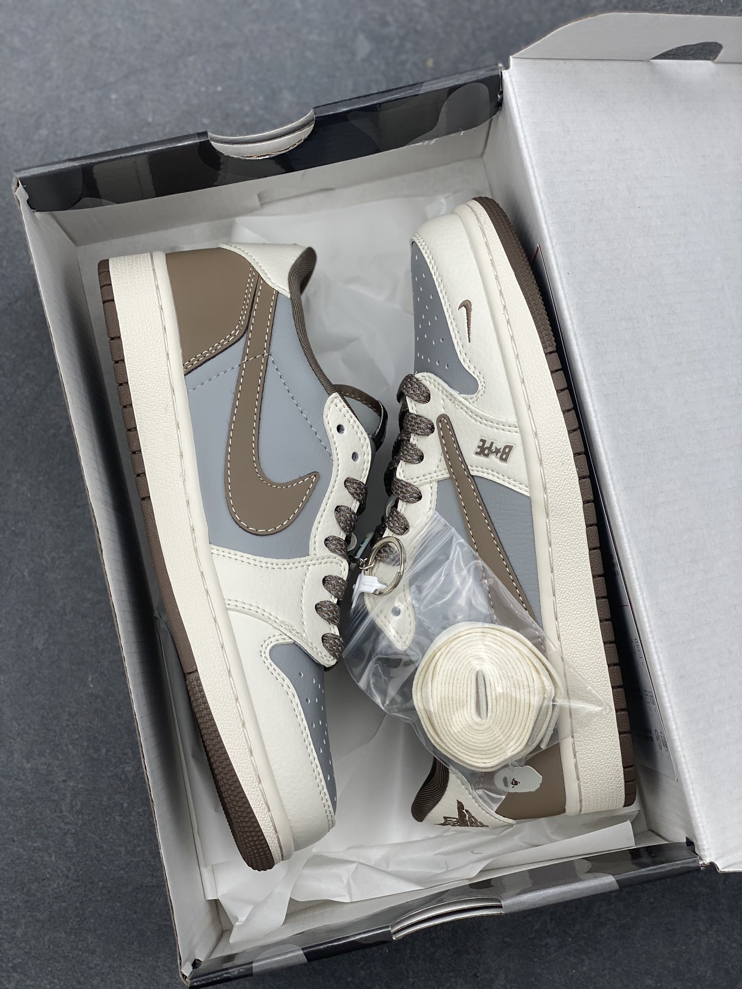 Travis Scott x Fragment Design x Air Jordan 1 Low OG SP Bape—— 9 i1734556130 6107 4