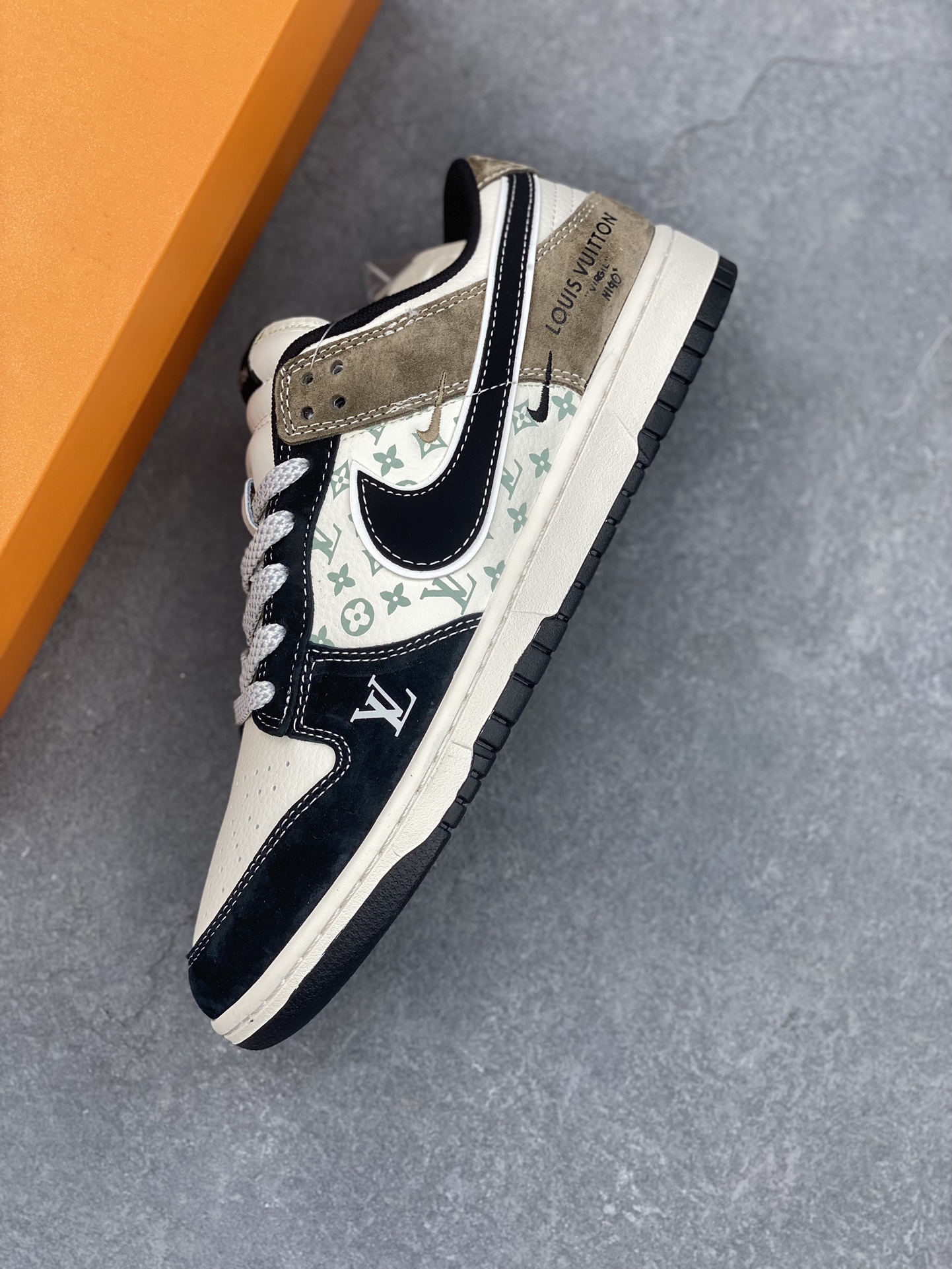 Nike SB Dunk Low Louis Vuitton Custom Black Brown Sneakers 8 i1734556371 9222 0