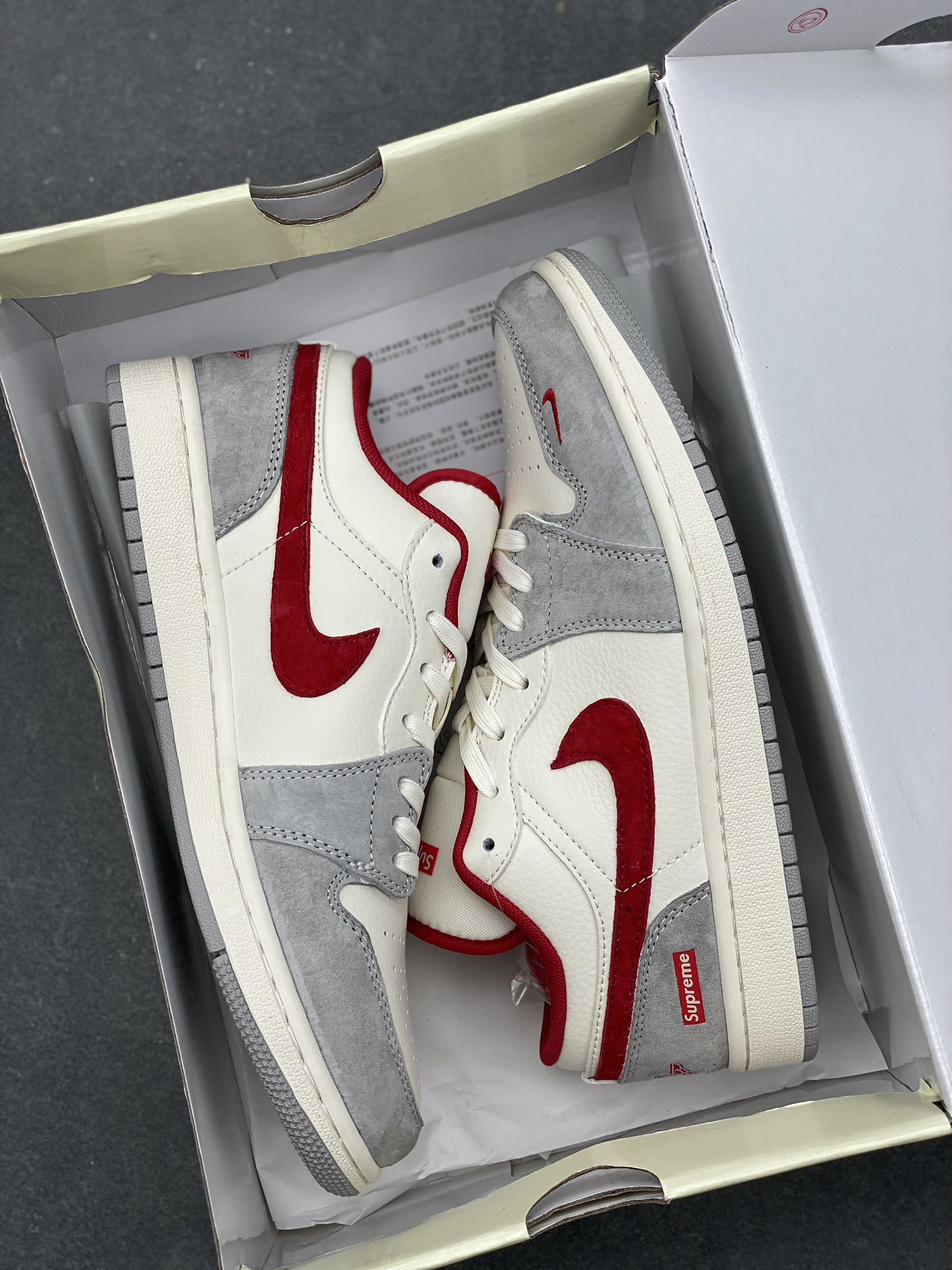 Supreme x Air Jordan 1 Low Collaboration - Stylish and Comfortable Sneakers 10 i1735059928 2103 2