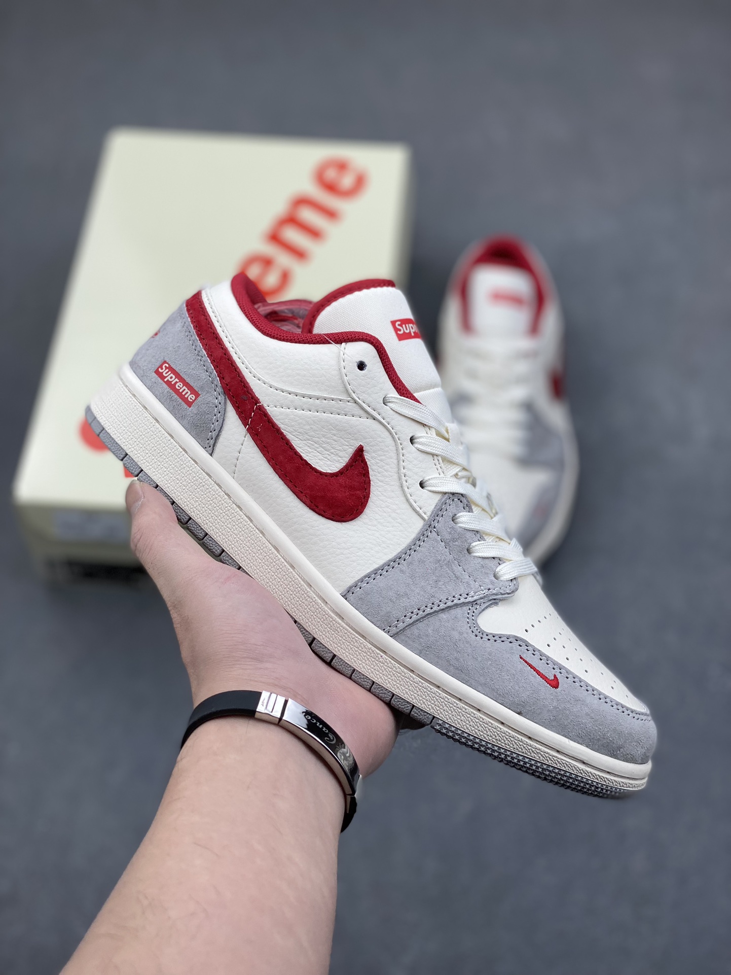 Supreme x Air Jordan 1 Low Collaboration - Stylish and Comfortable Sneakers 2 i1735059928 643 4
