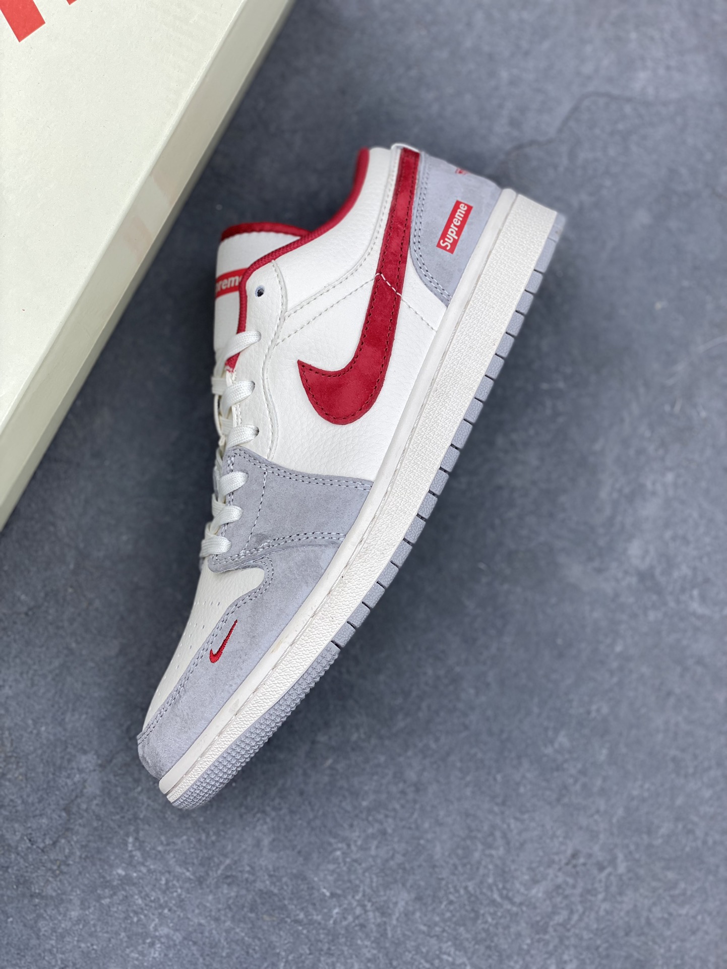 Supreme x Air Jordan 1 Low Collaboration - Stylish and Comfortable Sneakers 8 i1735059928 7030 1