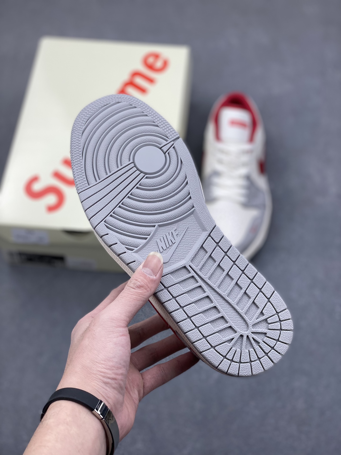 Supreme x Air Jordan 1 Low Collaboration - Stylish and Comfortable Sneakers 7 i1735059928 8813 8