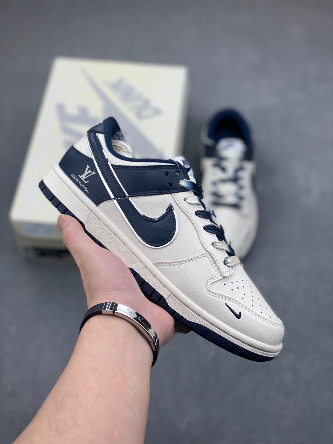 Nike SB Dunk Low Louis Vuitton Custom White Blue Casual Sneakers 2 i1735244547218 9381 0 0