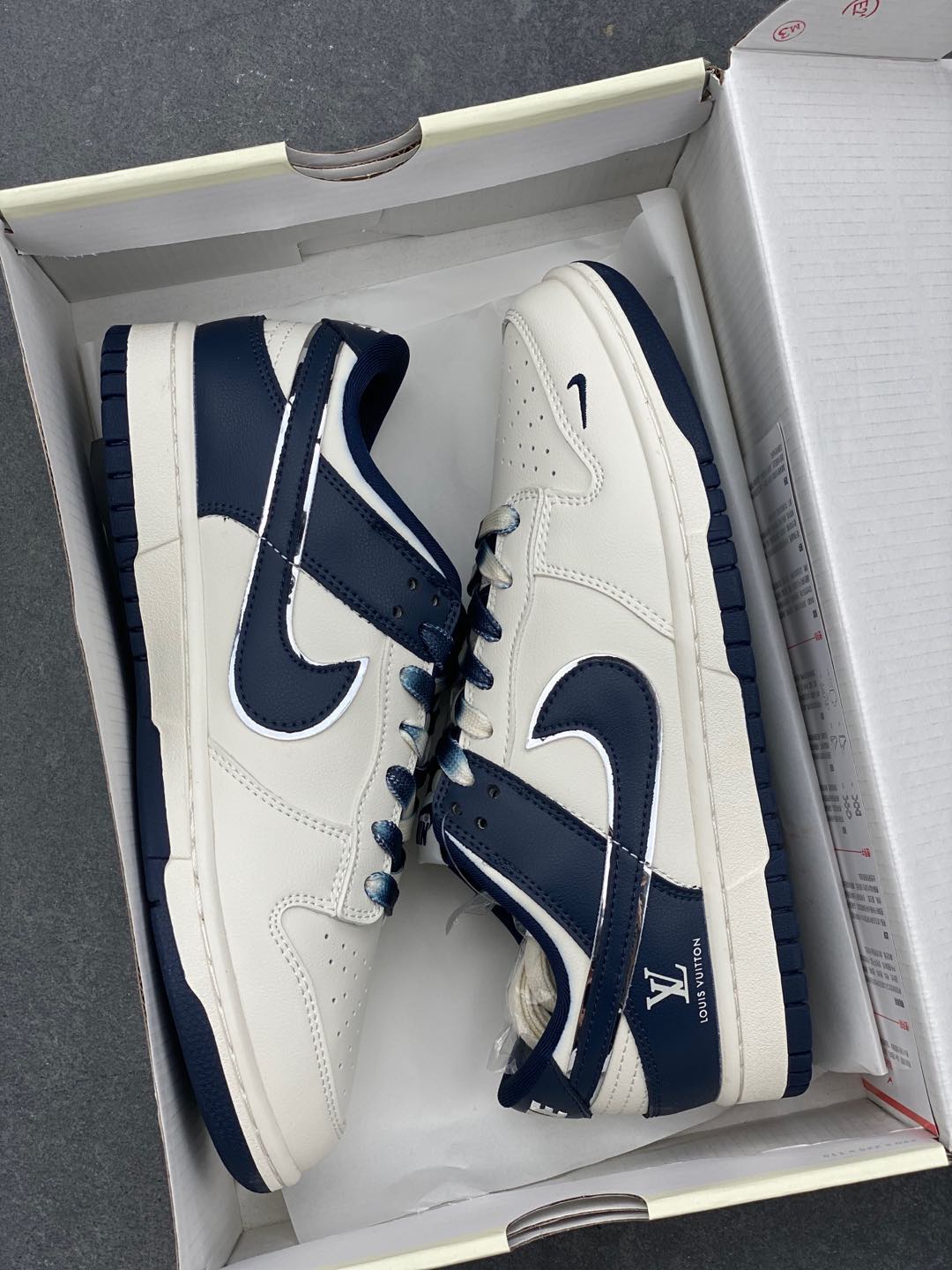 Nike SB Dunk Low Louis Vuitton Custom White Blue Casual Sneakers 10 i1735244547573 3525 0 8