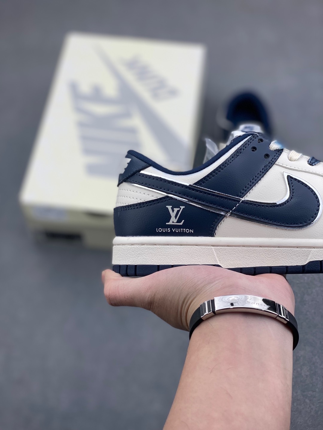 Nike SB Dunk Low Louis Vuitton Custom White Blue Casual Sneakers 6 i1735244548268 8808 0 4