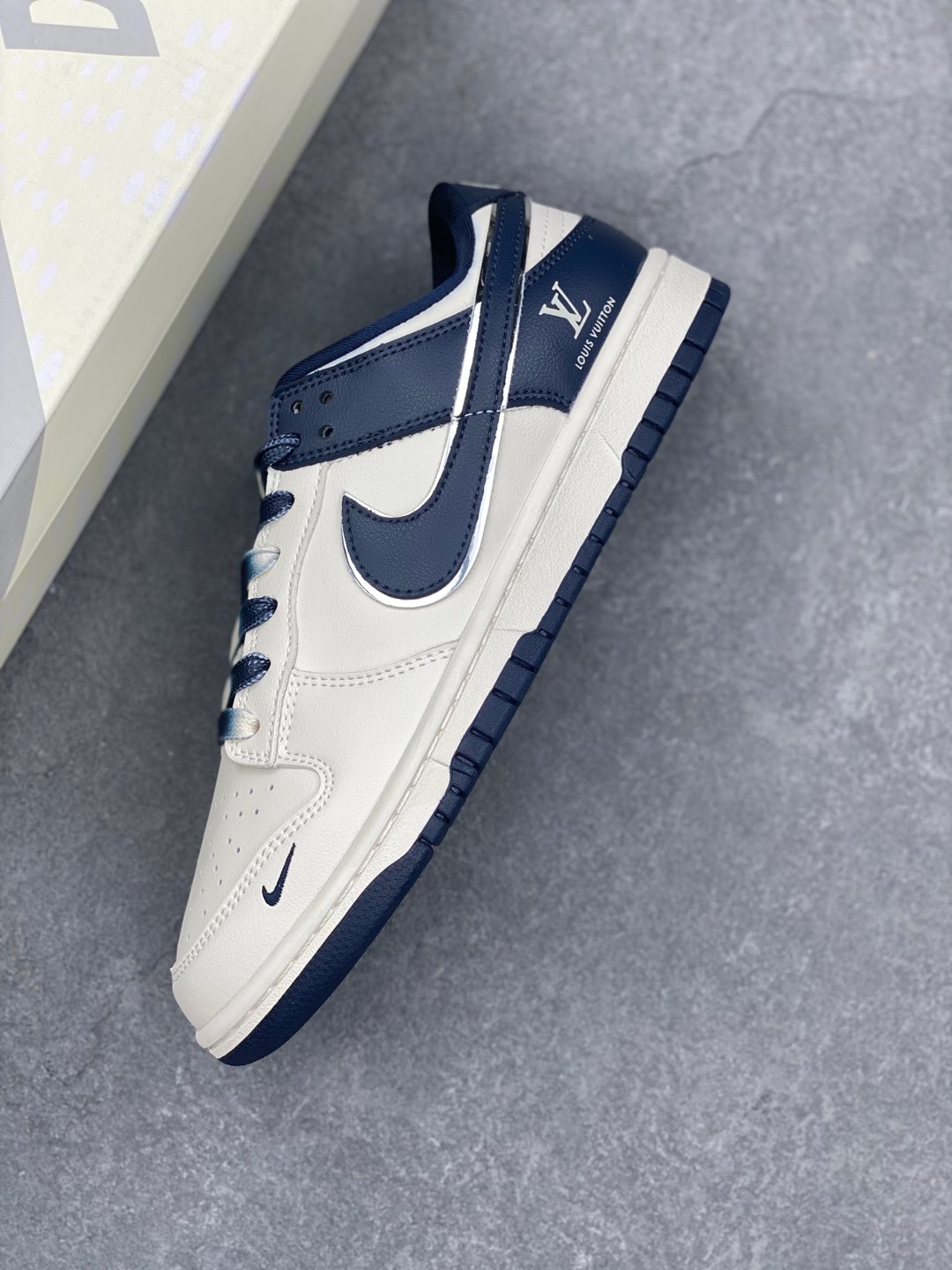Nike SB Dunk Low Louis Vuitton Custom White Blue Casual Sneakers 8 i1735244548410 4530 0 6