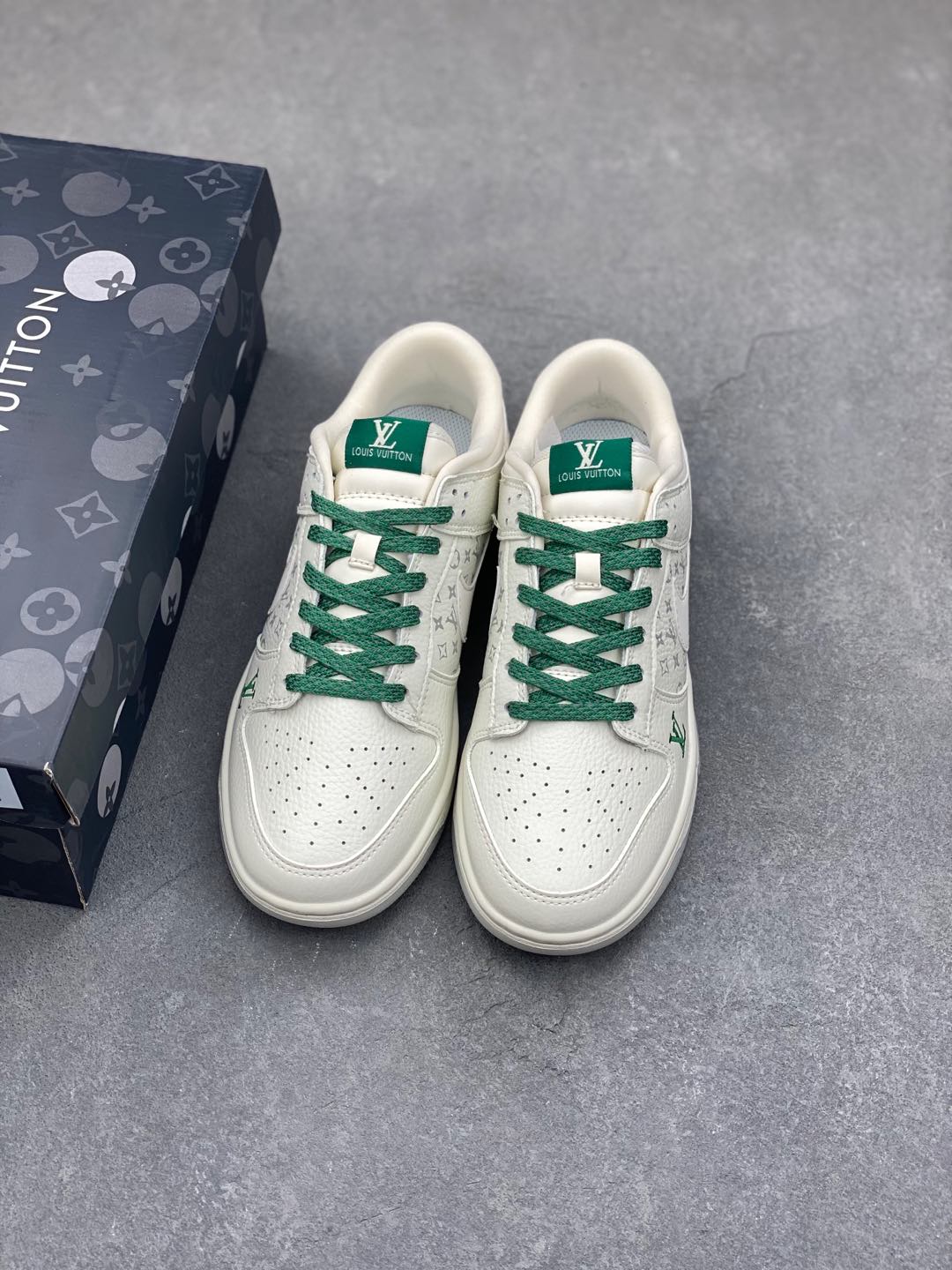 Nike SB Dunk Low x Louis Vuitton White Green Sneakers 9 i1735244689552 6980 0 7