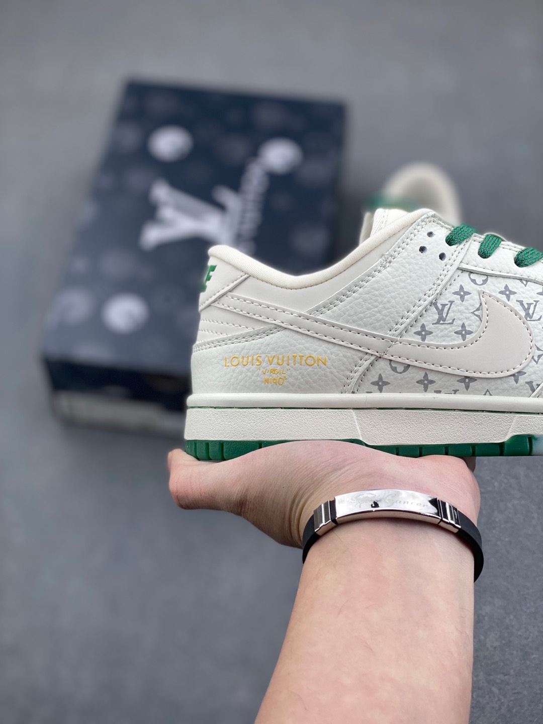 Nike SB Dunk Low x Louis Vuitton White Green Sneakers 6 i1735244690250 1590 0 4