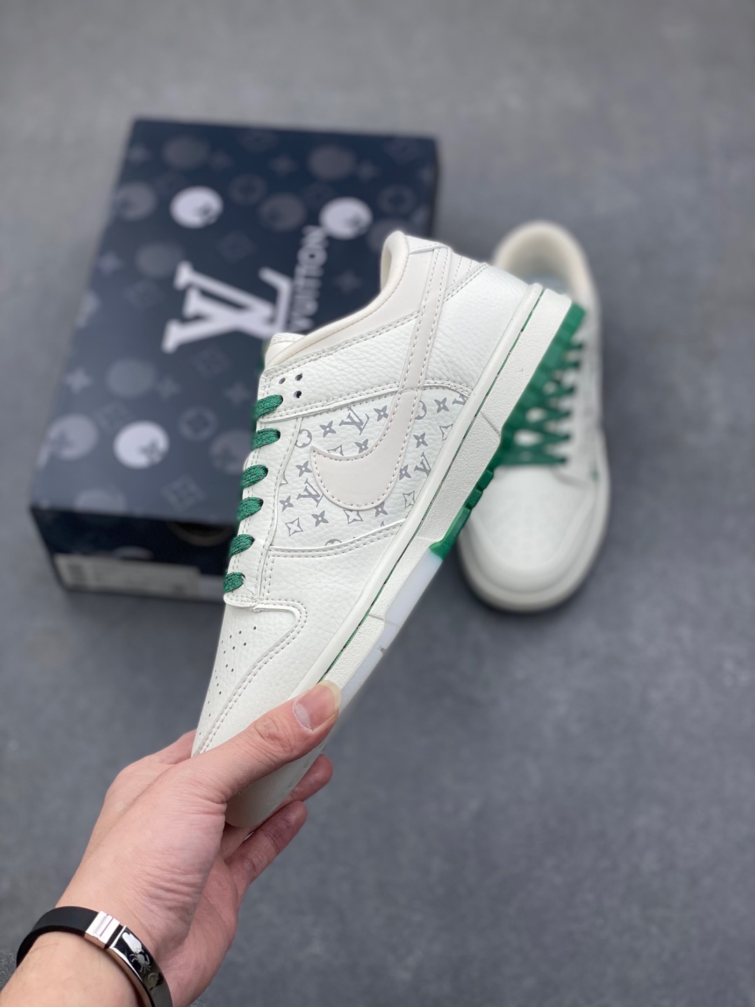 Nike SB Dunk Low x Louis Vuitton White Green Sneakers 4 i1735244690389 609 0 2