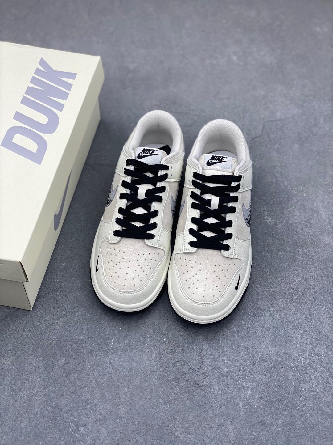 Nike SB Dunk Low x UNDEFEATED White Black Graffiti Sneakers 9 i1735327919610 9422 0 7