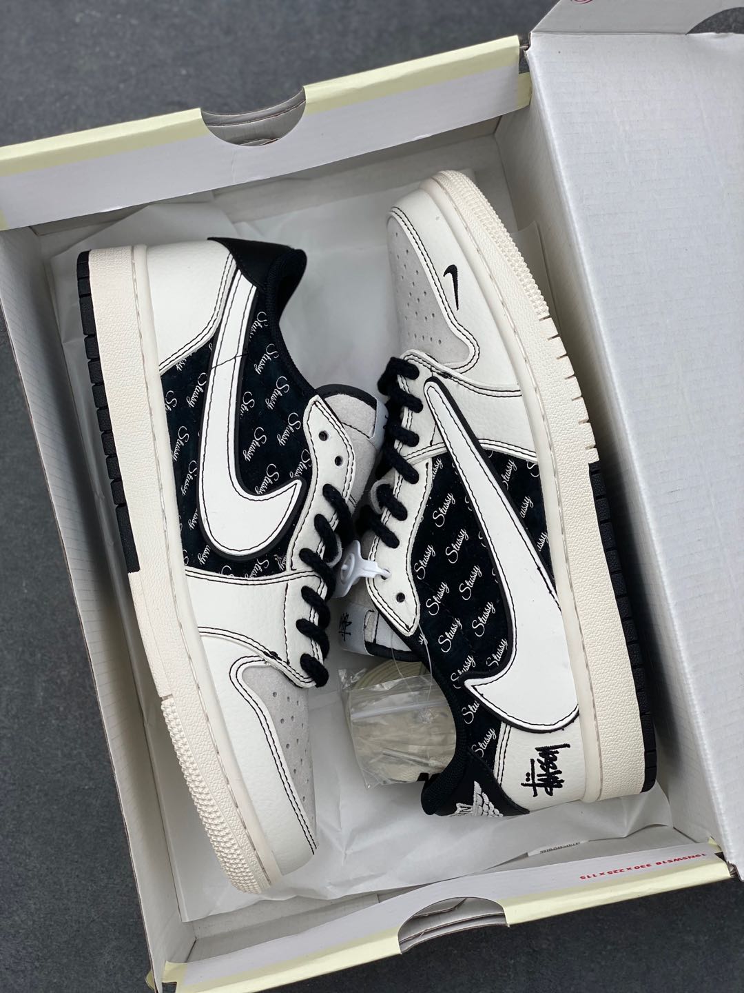 Travis Scott x Nike Air Jordan 1 Low Stussy - Limited Edition Sneakers 10 i1735328200349 4908 0 8