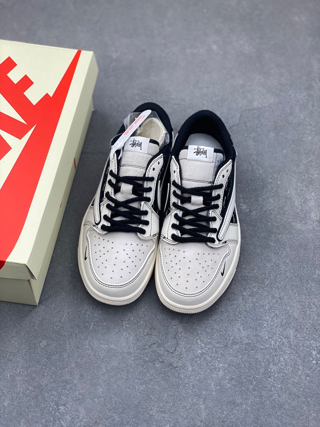 Travis Scott x Nike Air Jordan 1 Low Stussy - Limited Edition Sneakers 9 i1735328200524 7105 0 7
