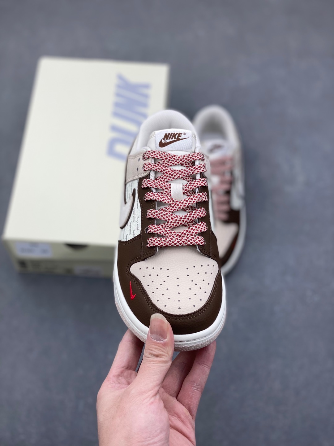 Nike SB Dunk Low x Supreme White/Brown: Premium Leather, Unique Design 2 i1735592240742 642 0 1