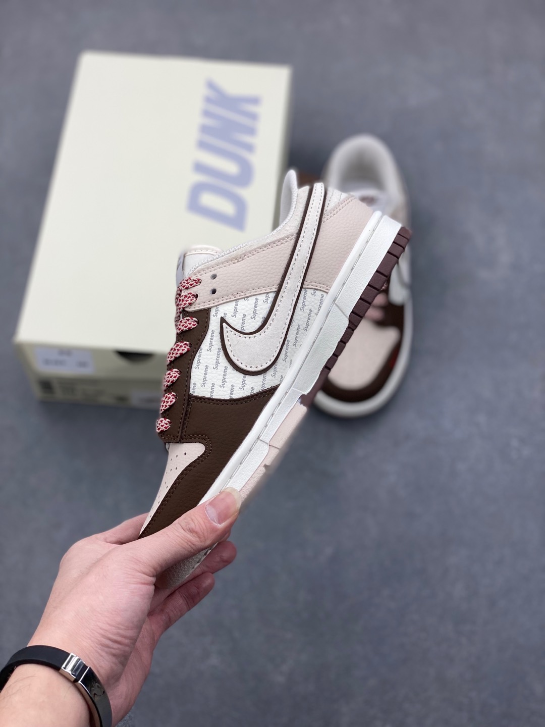 Nike SB Dunk Low x Supreme White/Brown: Premium Leather, Unique Design 3 i1735592241009 568 0 2