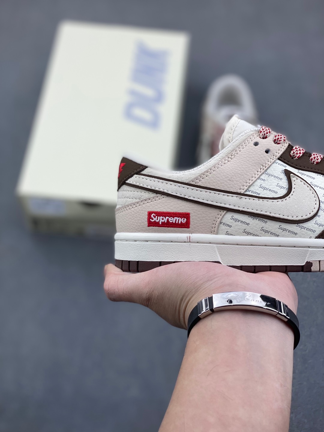 Nike SB Dunk Low x Supreme White/Brown: Premium Leather, Unique Design 5 i1735592241906 9618 0 4