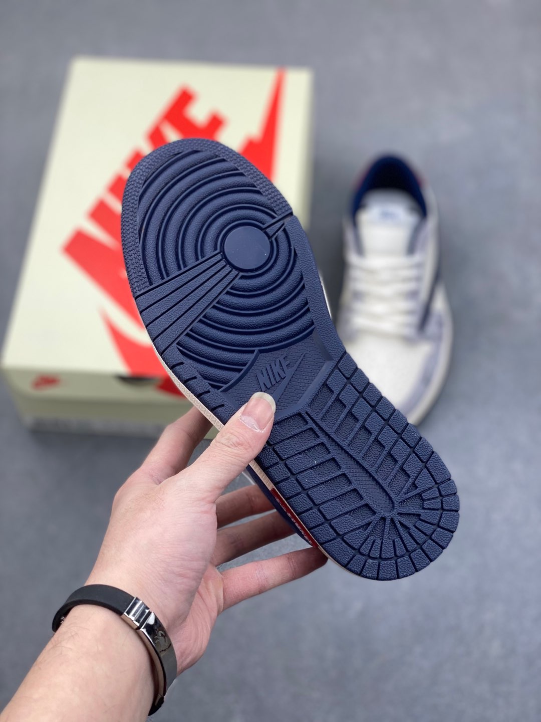 Travis Scott x Fragment Design x Air Jordan 1 Low OG SP Sneakers 7 i1735754471478 7829 0 5