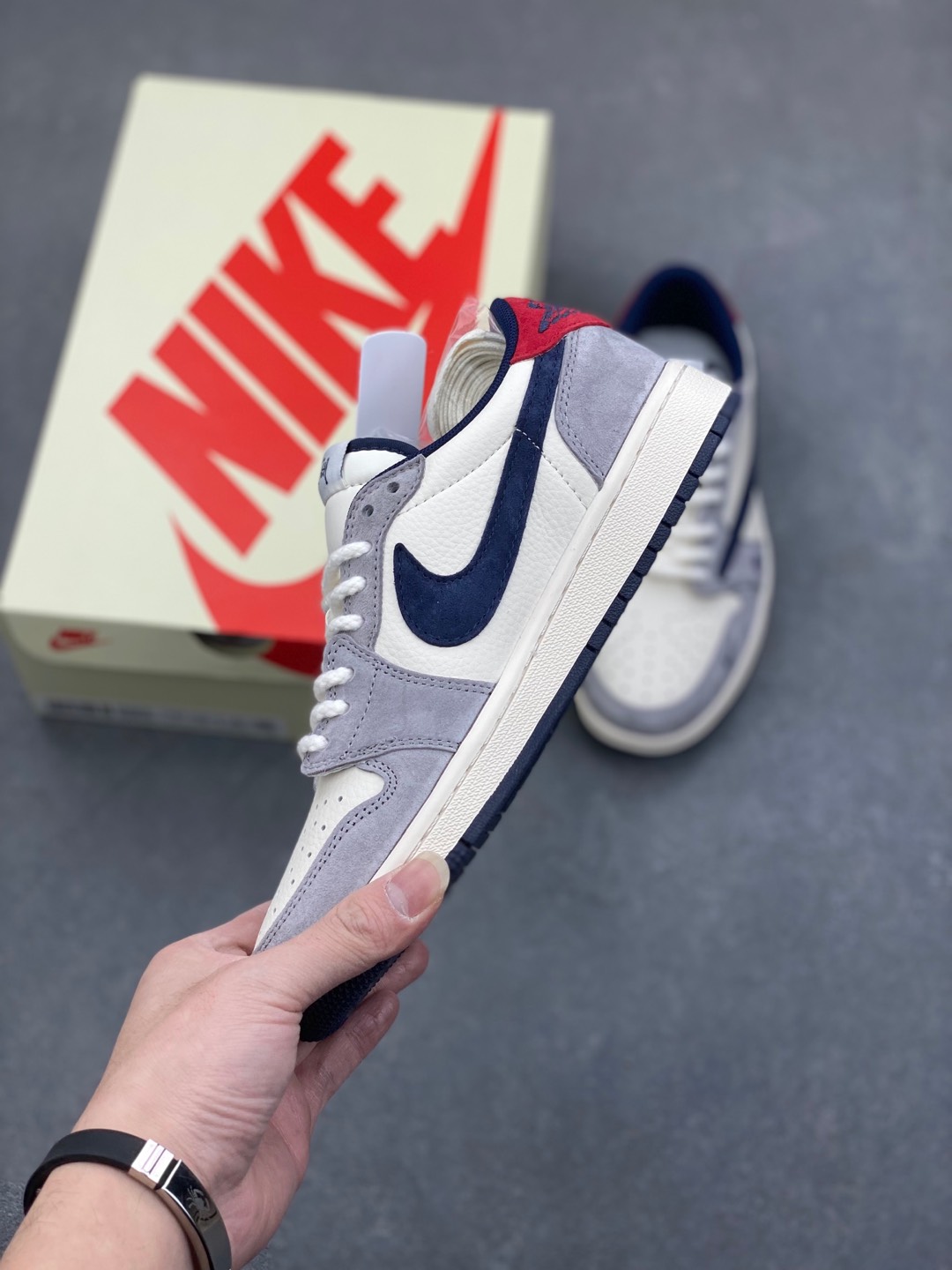 Travis Scott x Fragment Design x Air Jordan 1 Low OG SP Sneakers 4 i1735754471914 1084 0 2