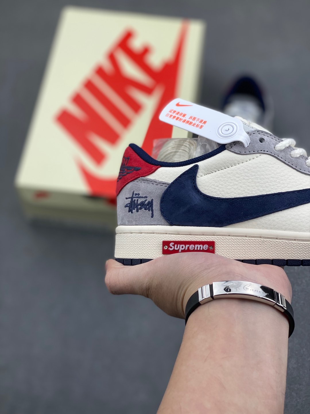 Travis Scott x Fragment Design x Air Jordan 1 Low OG SP Sneakers 6 i1735754472059 3125 0 4