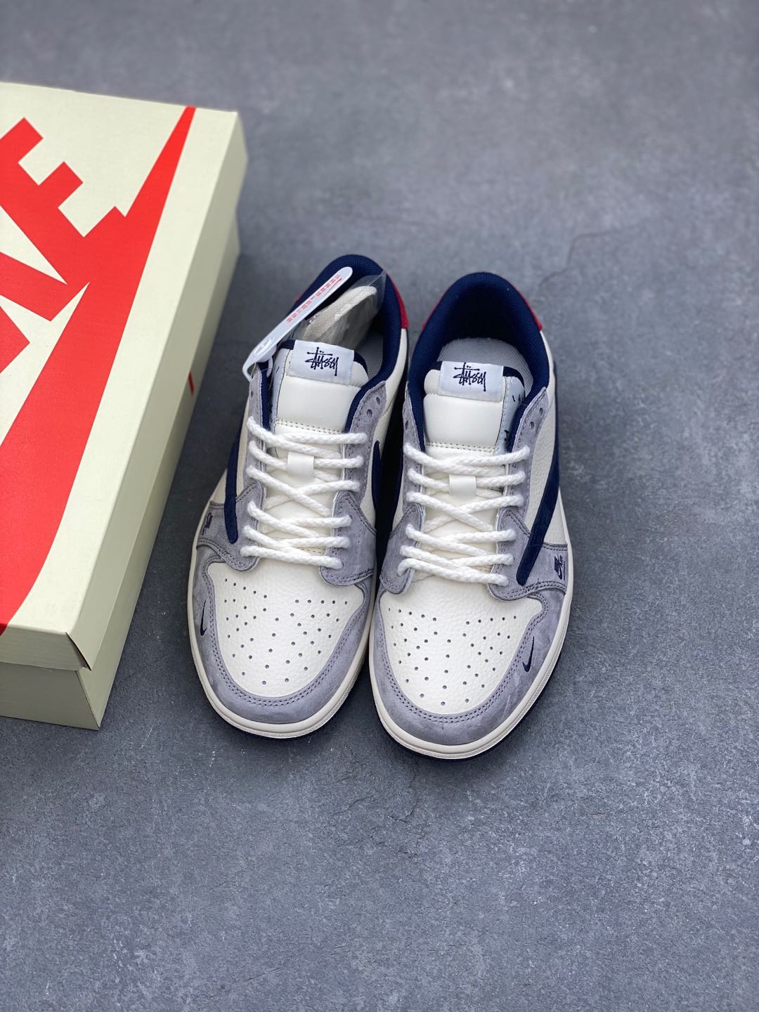 Travis Scott x Fragment Design x Air Jordan 1 Low OG SP Sneakers 9 i1735754472226 7549 0 7