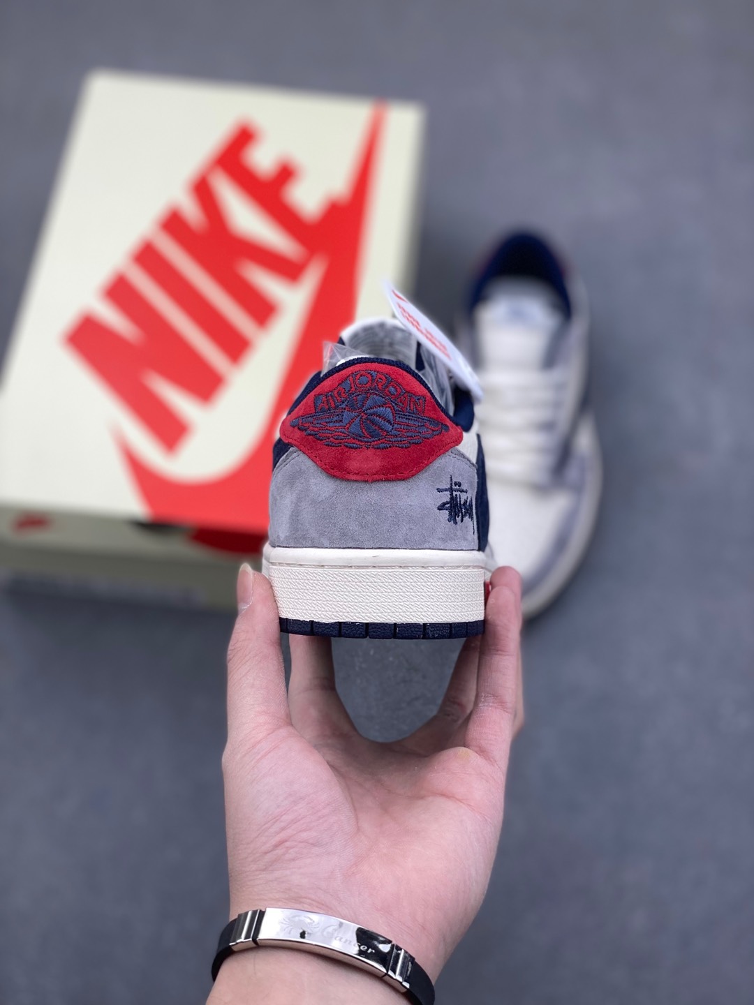 Travis Scott x Fragment Design x Air Jordan 1 Low OG SP Sneakers 5 i1735754472371 8777 0 3