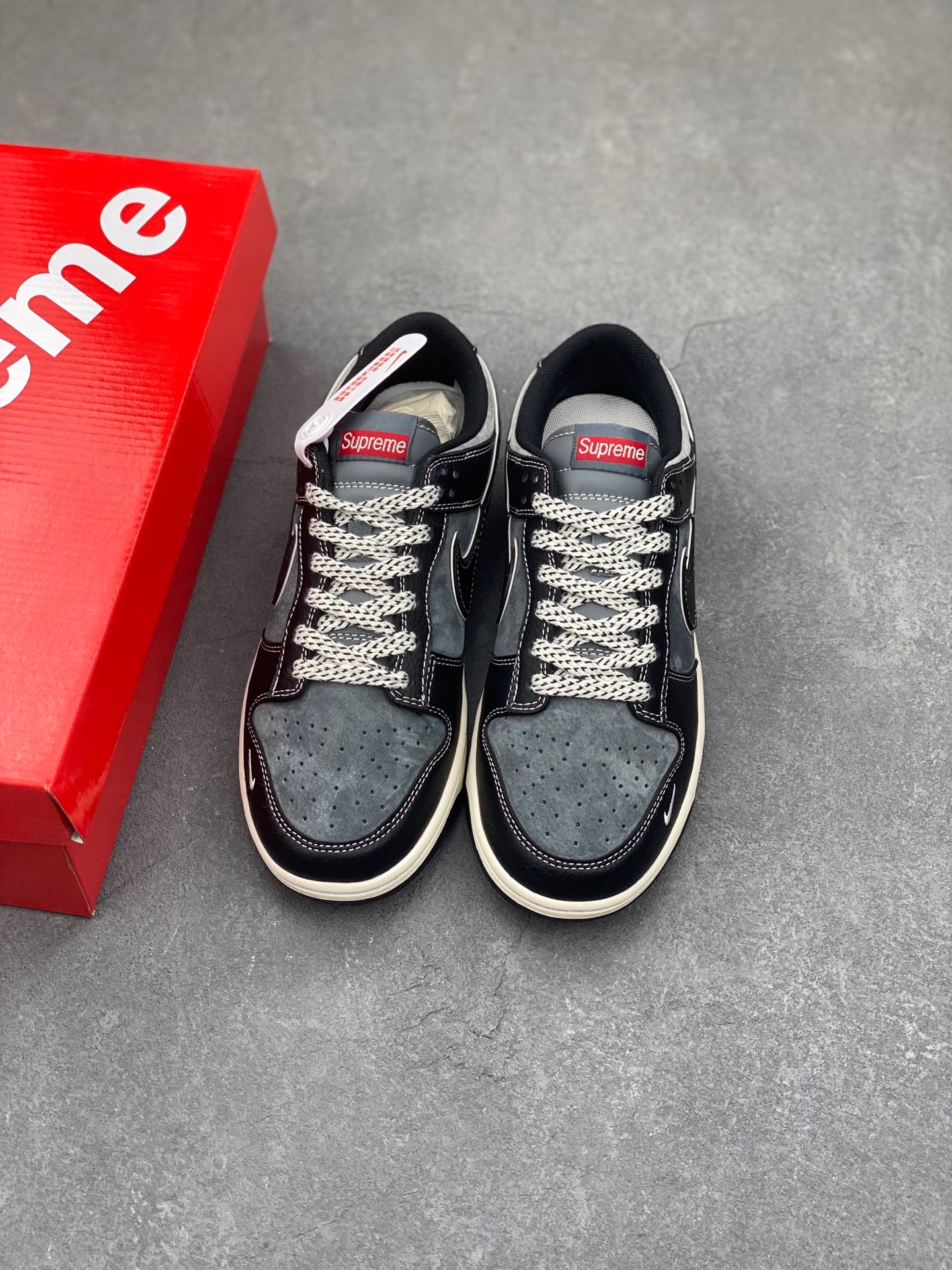 Nike SB Dunk Low Supreme Collab Black/Grey Sneakers Designer Edition 9 i1736195998133 6740 0 7