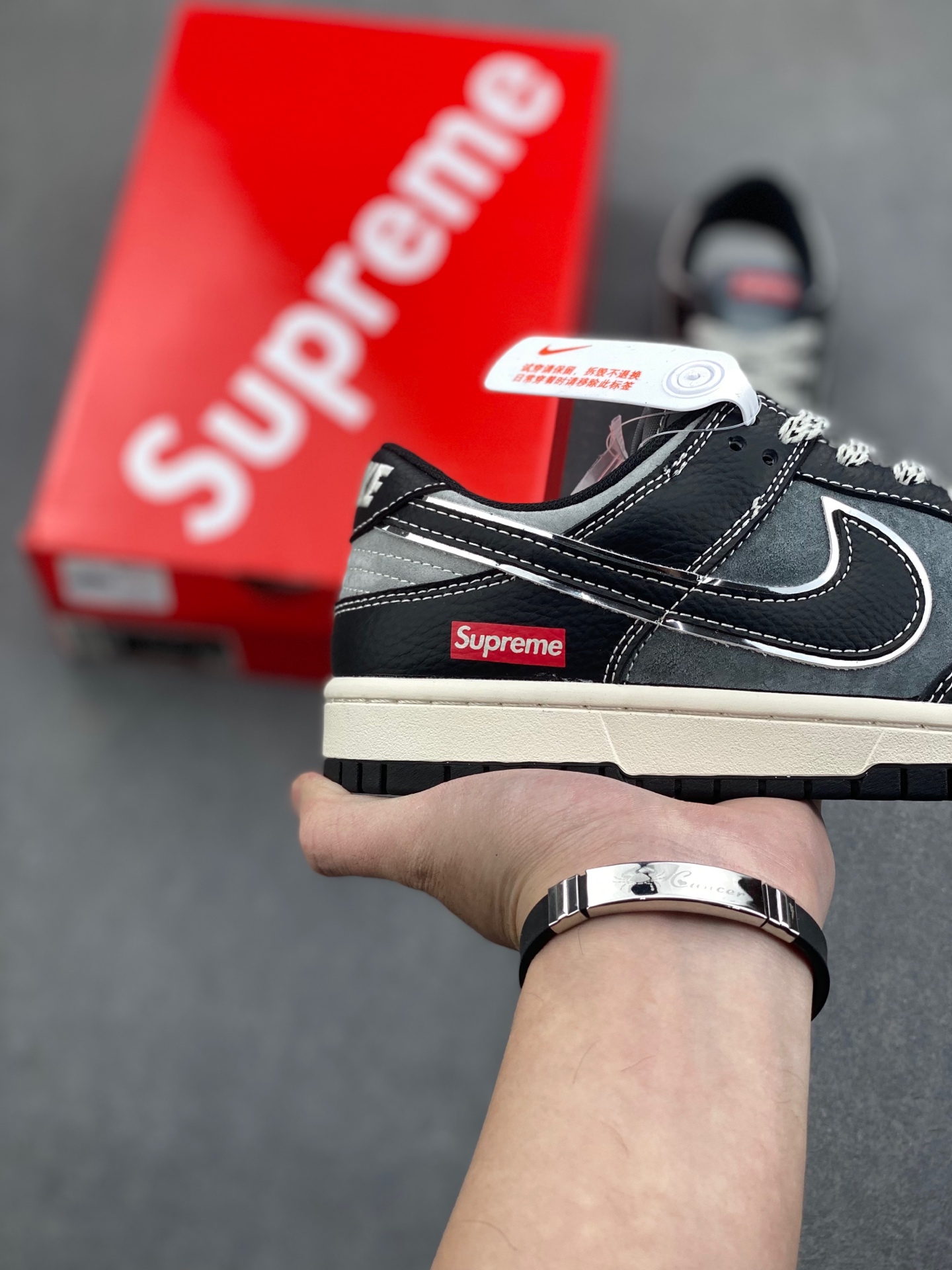 Nike SB Dunk Low Supreme Collab Black/Grey Sneakers Designer Edition 6 i1736195998386 4717 0 4