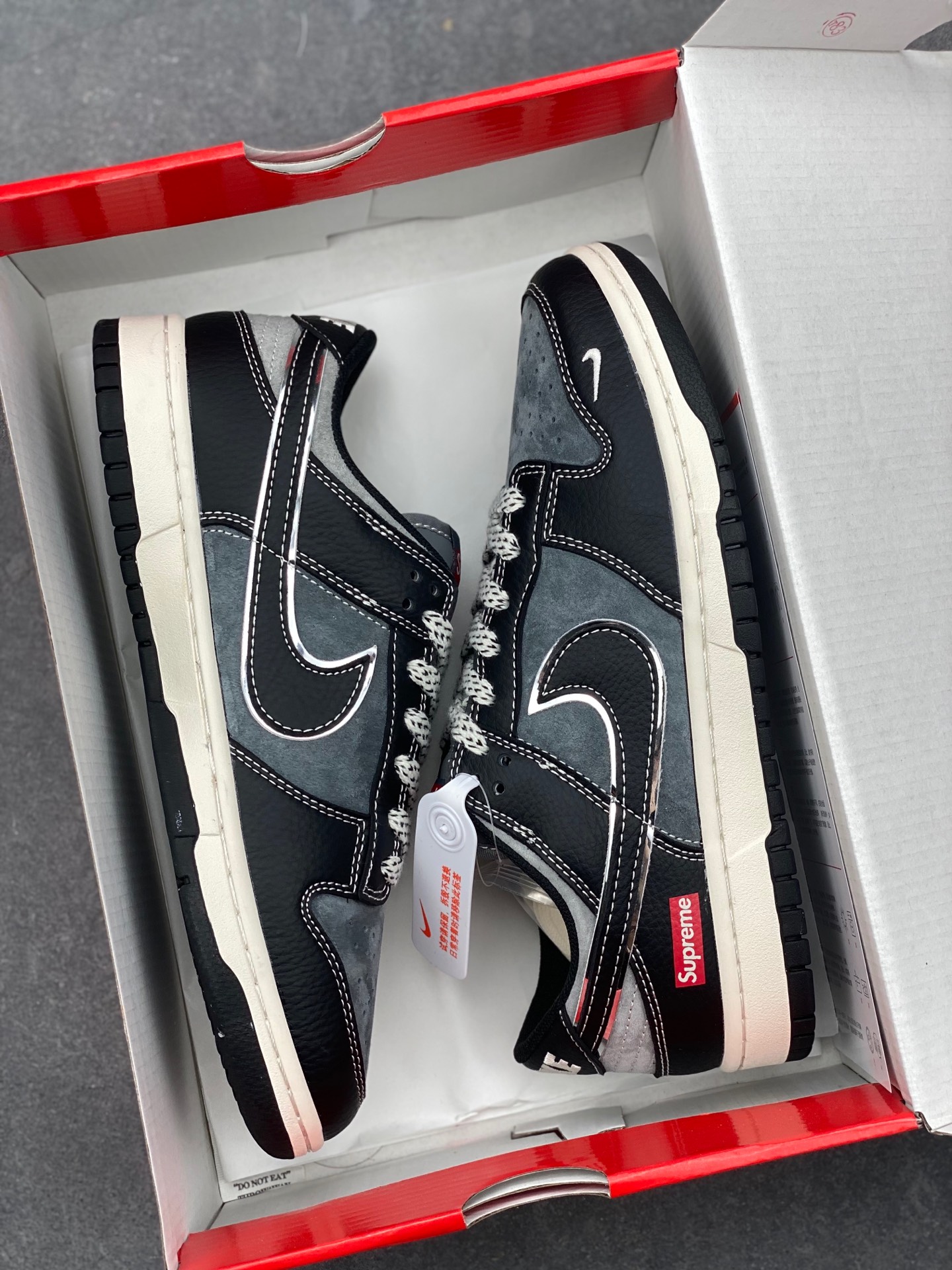 Nike SB Dunk Low Supreme Collab Black/Grey Sneakers Designer Edition 10 i1736195998915 5640 0 8