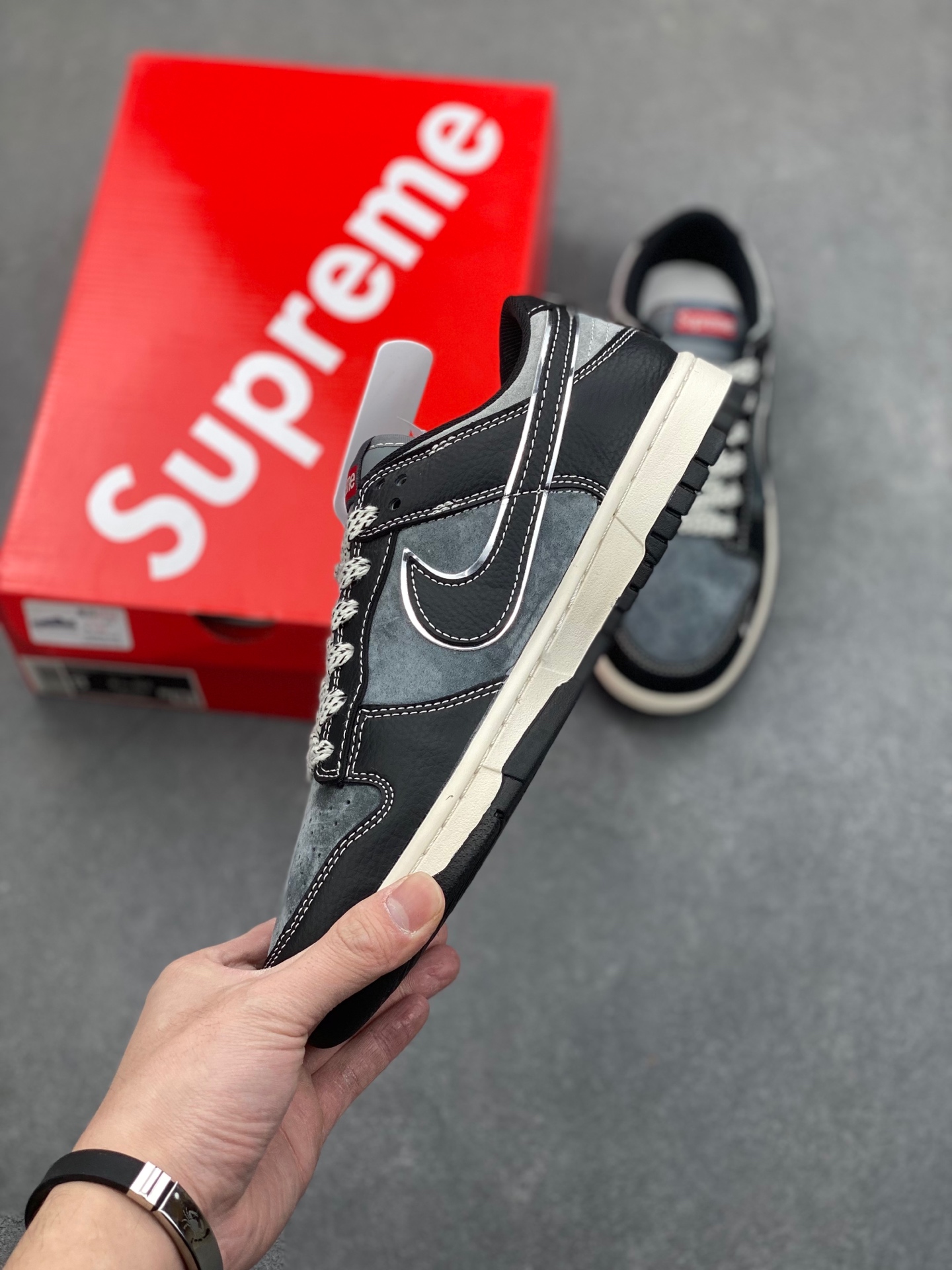 Nike SB Dunk Low Supreme Collab Black/Grey Sneakers Designer Edition 4 i1736195999466 4376 0 2