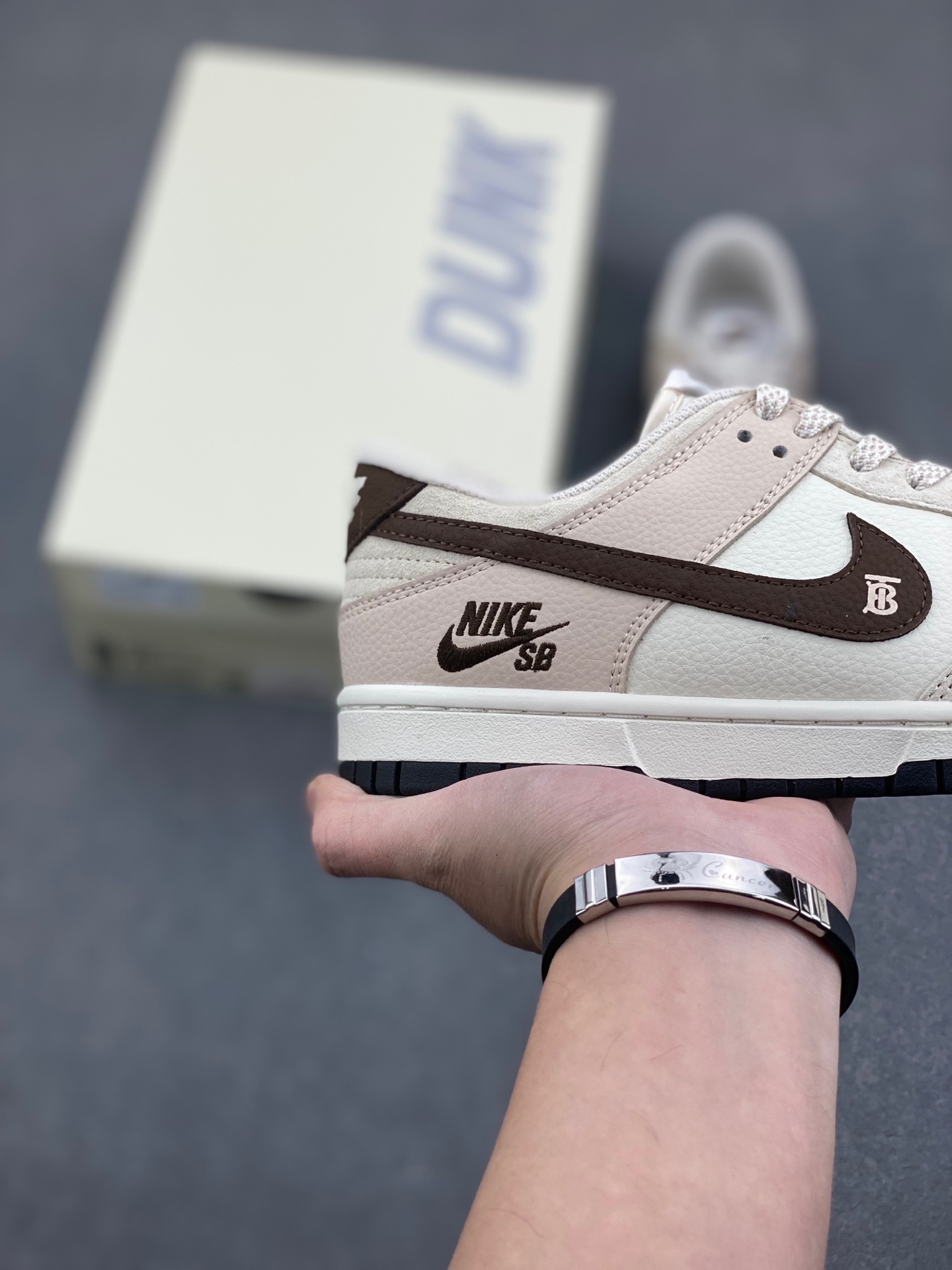 Nike SB Dunk Low 'Burberry' Custom Sneakers - High-End Comfort & Style 6 i1736198260626 6622 0 4
